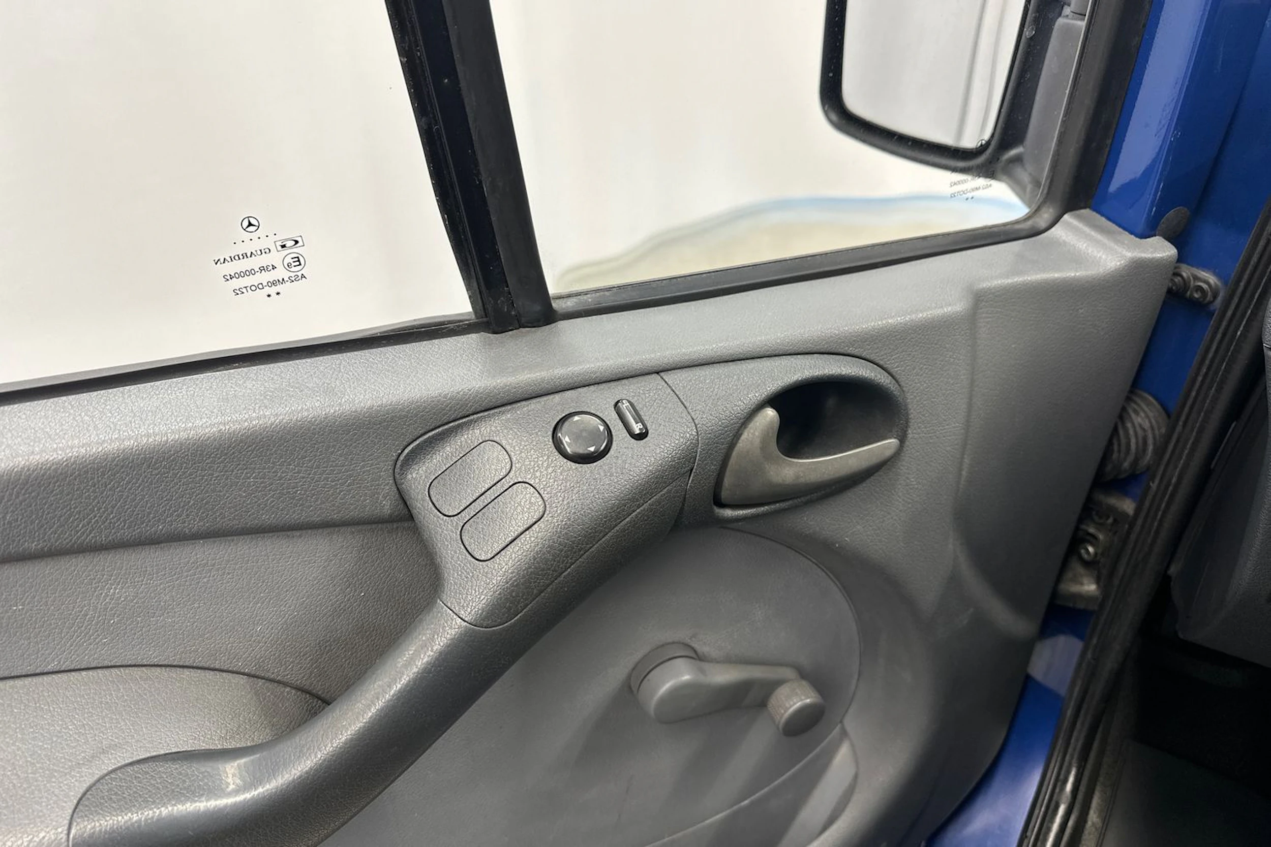 sininen Mercedes-Benz Sprinter 2003 kuva 18.