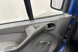 sininen Mercedes-Benz Sprinter 2003 kuva 18.