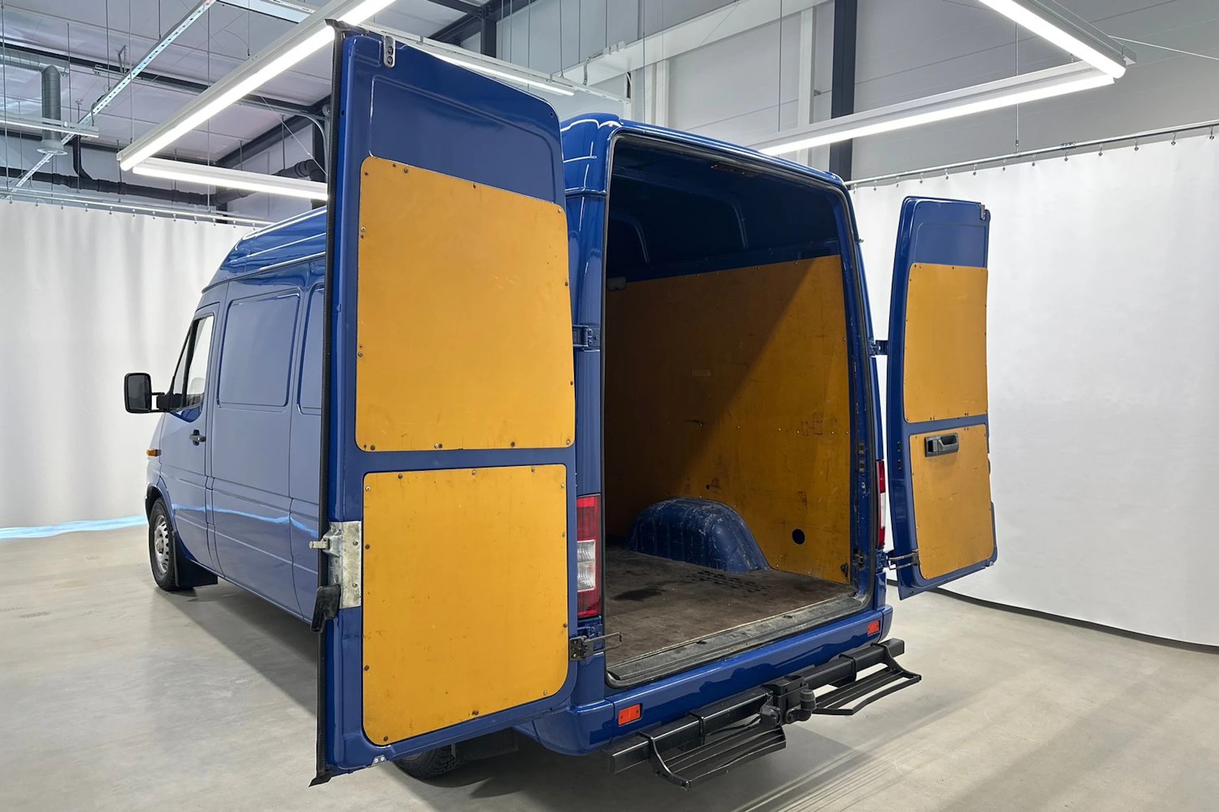 sininen Mercedes-Benz Sprinter 2003 kuva 21.