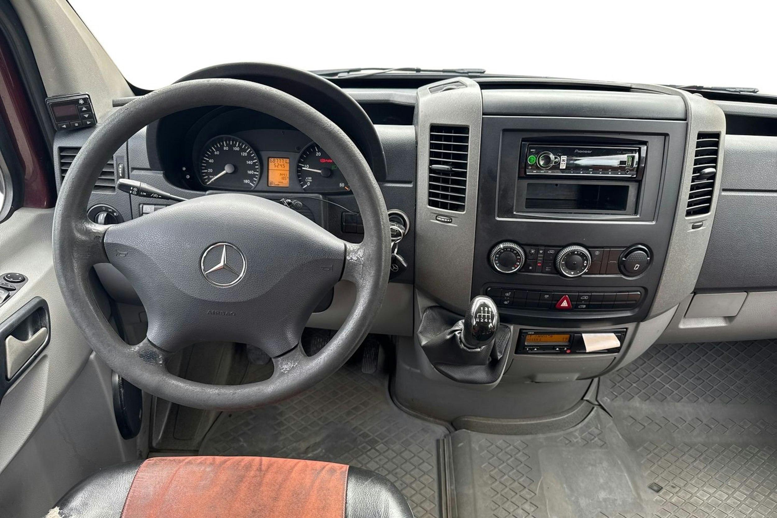 punainen Mercedes-Benz Sprinter 2008 kuva 9.