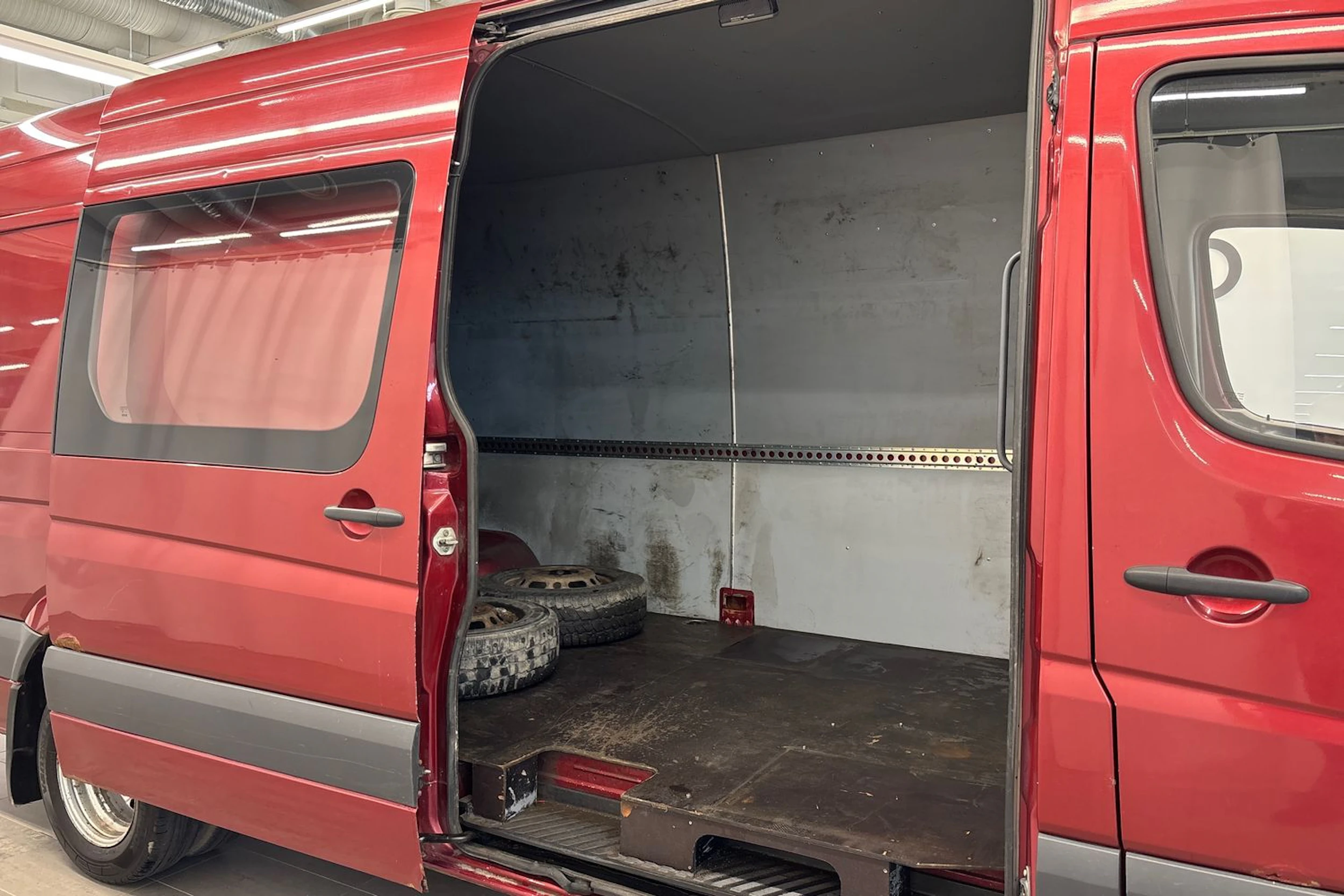 punainen Mercedes-Benz Sprinter 2009 kuva 12.