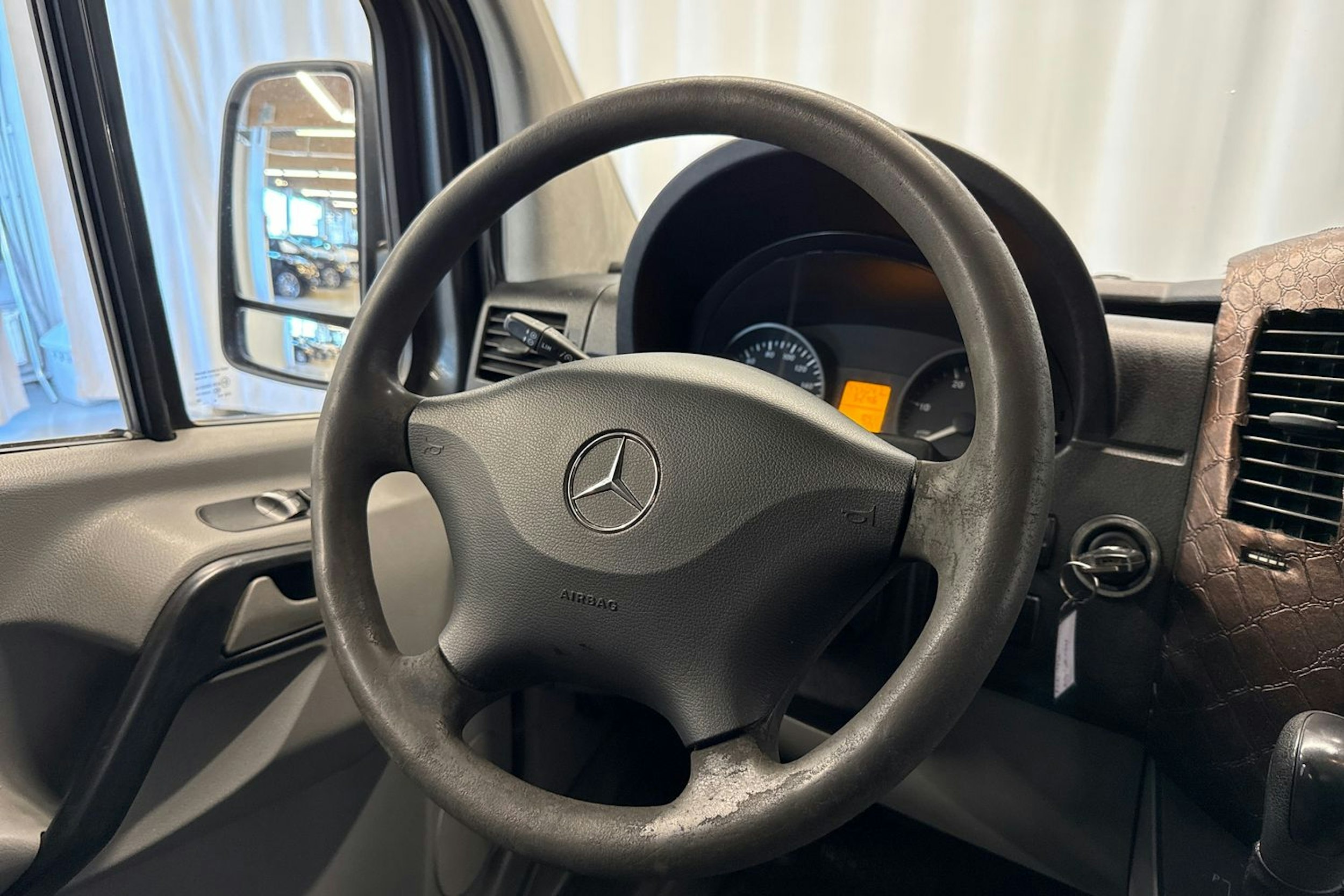 musta Mercedes-Benz Sprinter 2010 kuva 13.
