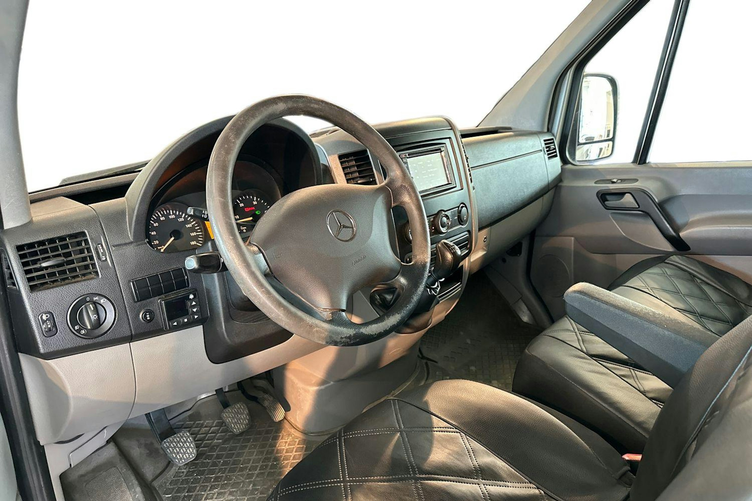 valkoinen Mercedes-Benz Sprinter 2010 kuva 3.