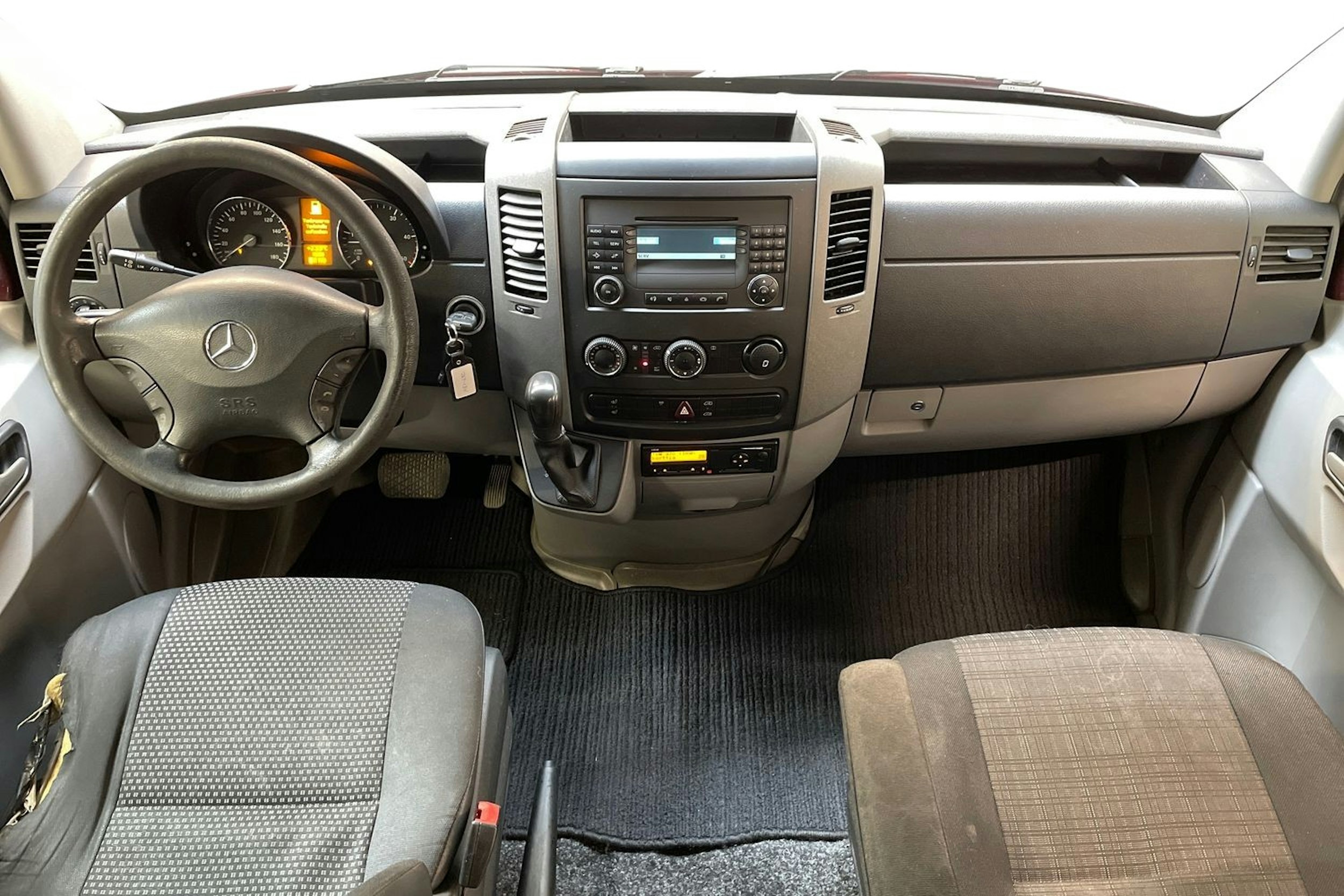 punainen Mercedes-Benz Sprinter 2010 kuva 9.