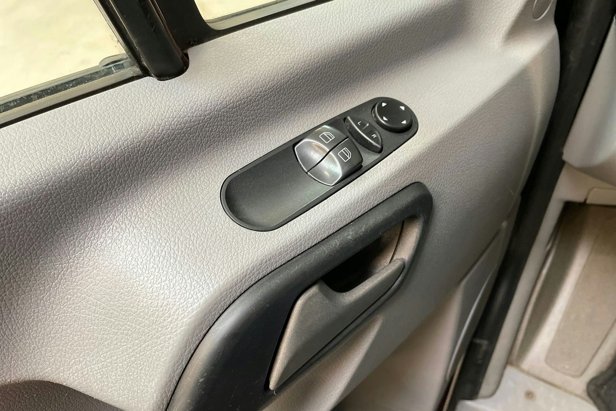 punainen Mercedes-Benz Sprinter 2010 kuva 16.