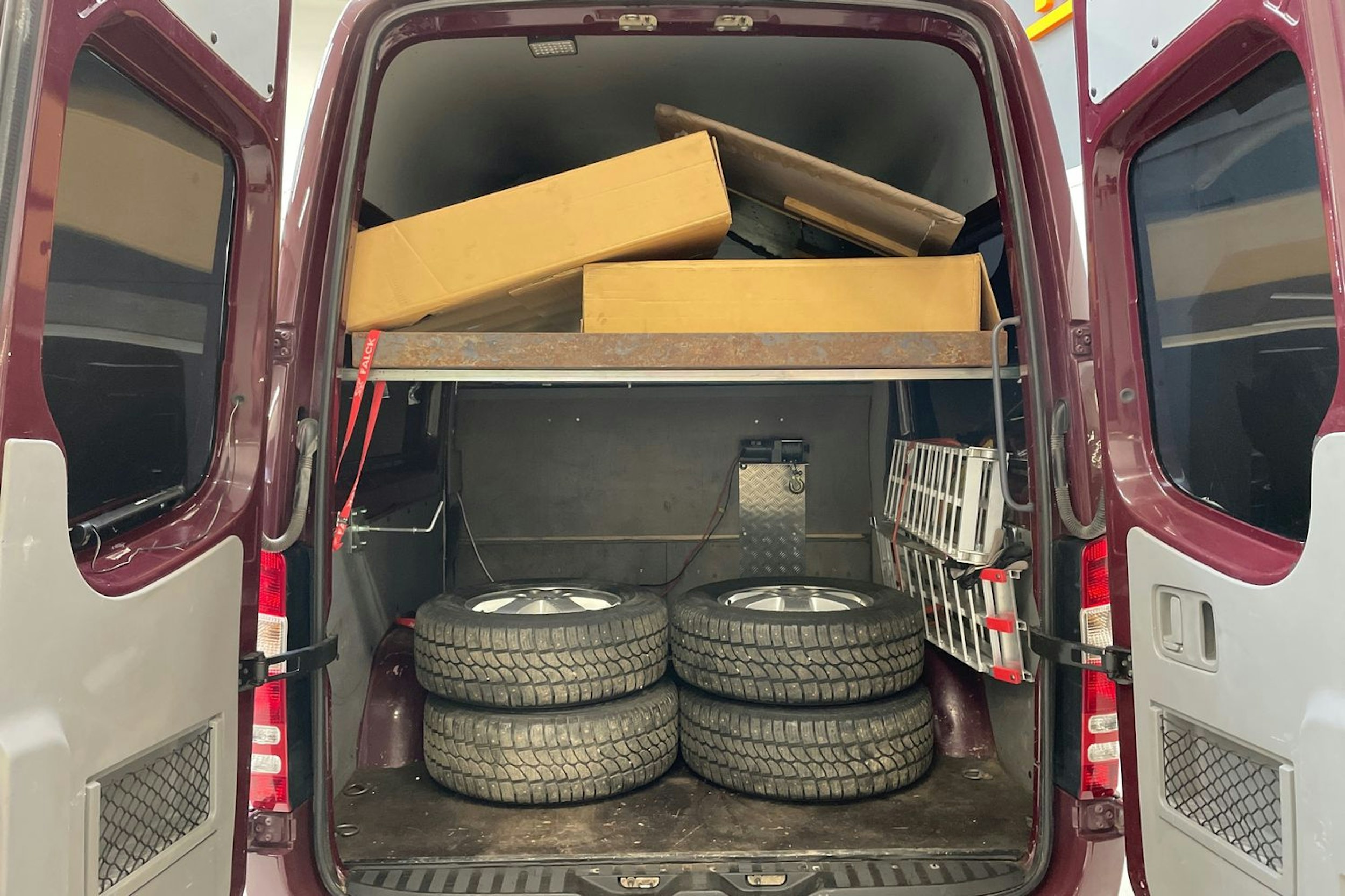 punainen Mercedes-Benz Sprinter 2010 kuva 17.
