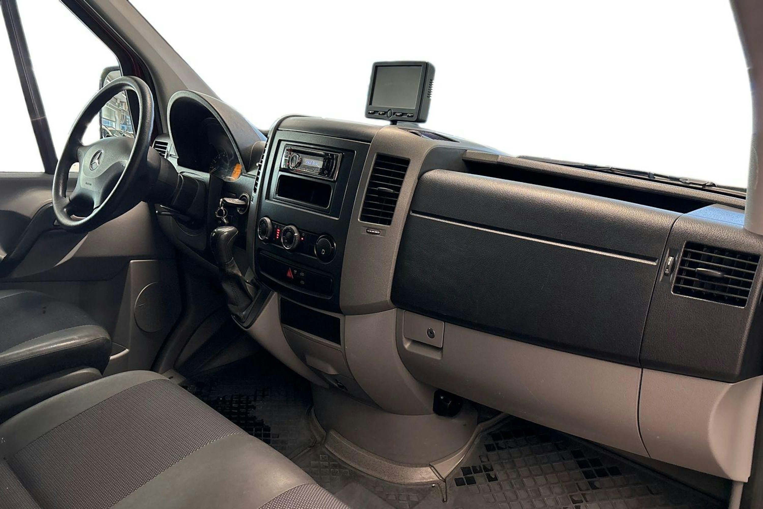 punainen Mercedes-Benz Sprinter 2011 kuva 9.