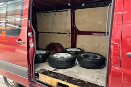 punainen Mercedes-Benz Sprinter 2011 kuva 14.