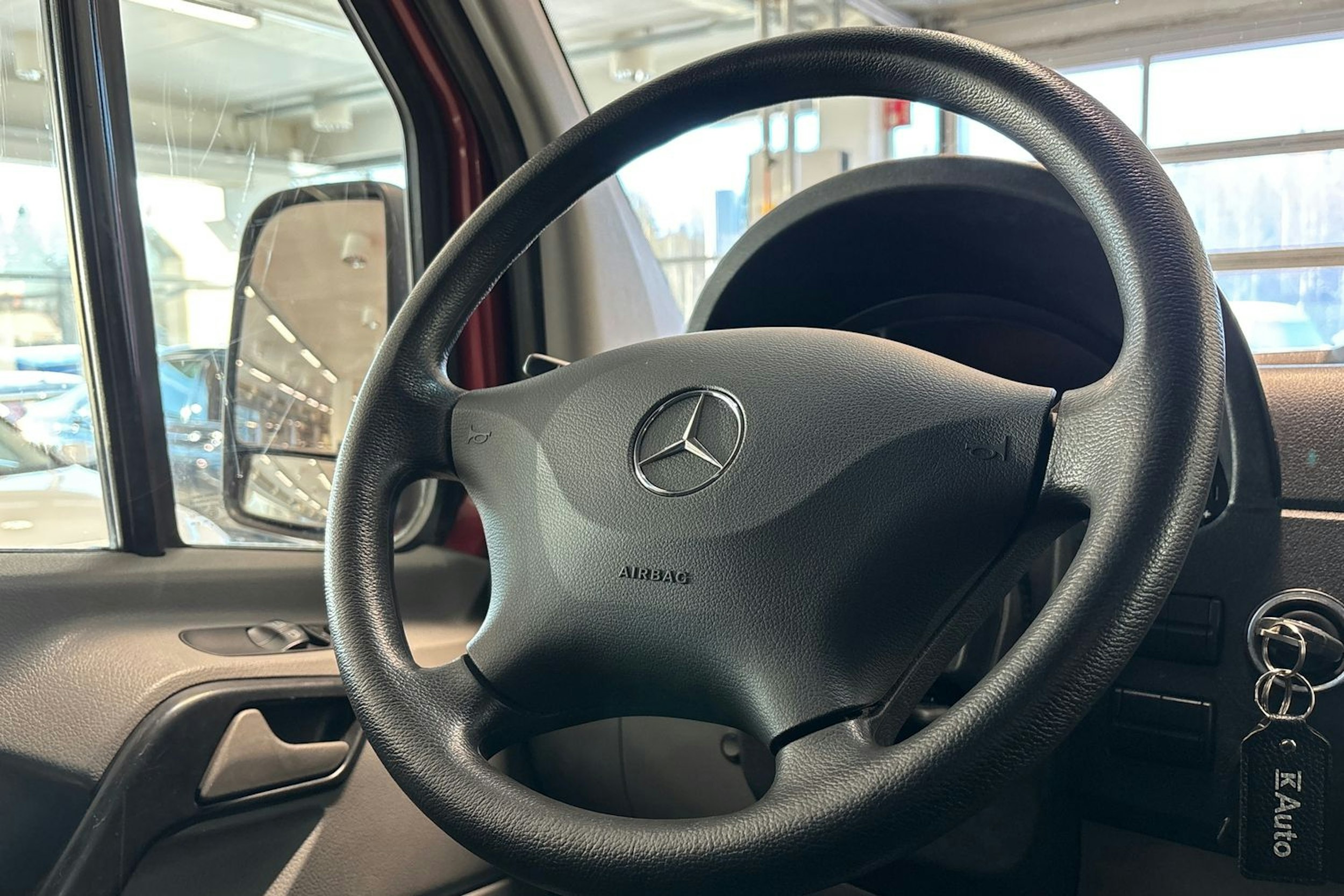 punainen Mercedes-Benz Sprinter 2011 kuva 16.