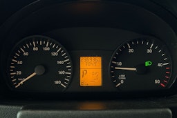 punainen Mercedes-Benz Sprinter 2011 kuva 18.