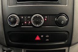 punainen Mercedes-Benz Sprinter 2011 kuva 20.