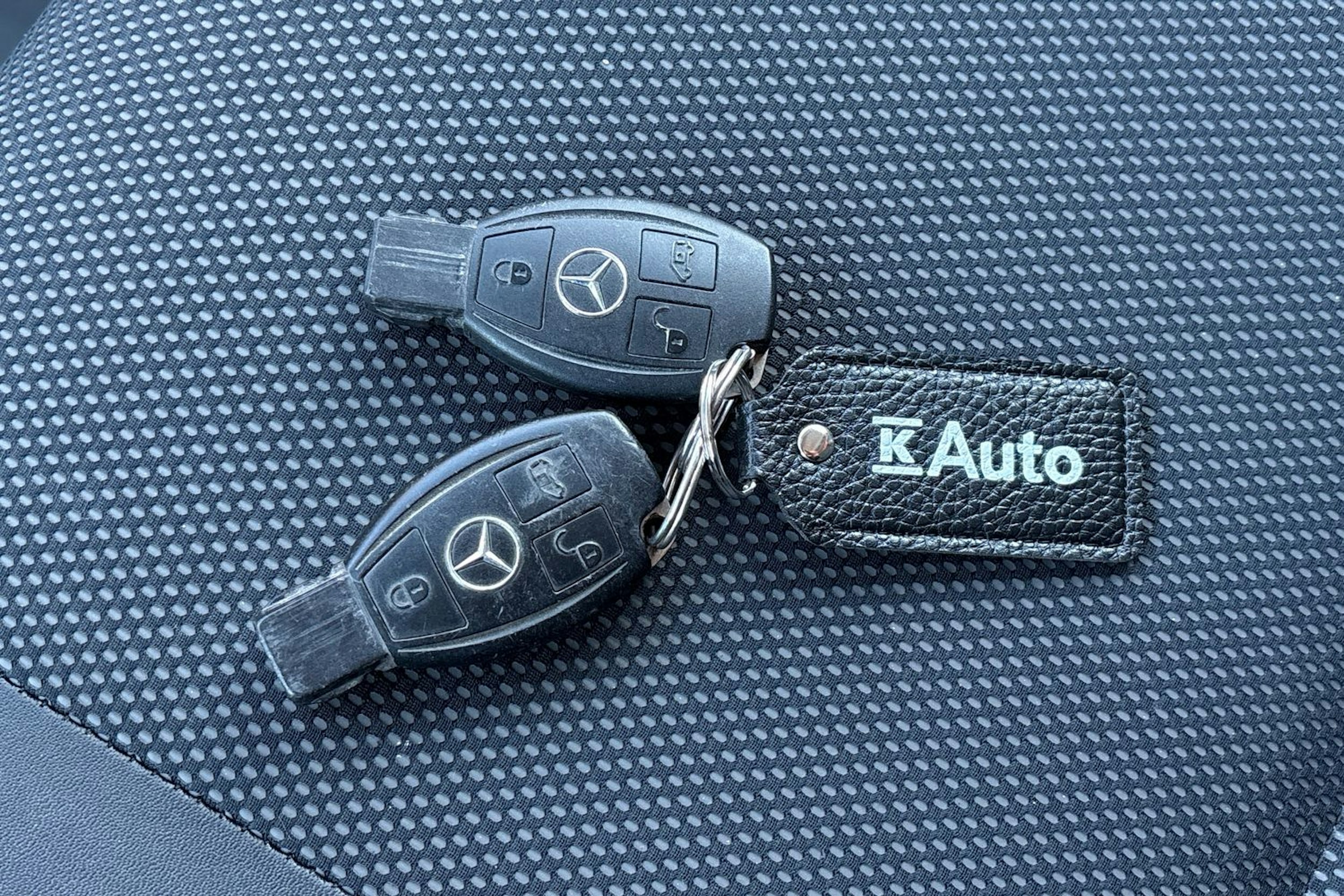 punainen Mercedes-Benz Sprinter 2011 kuva 21.