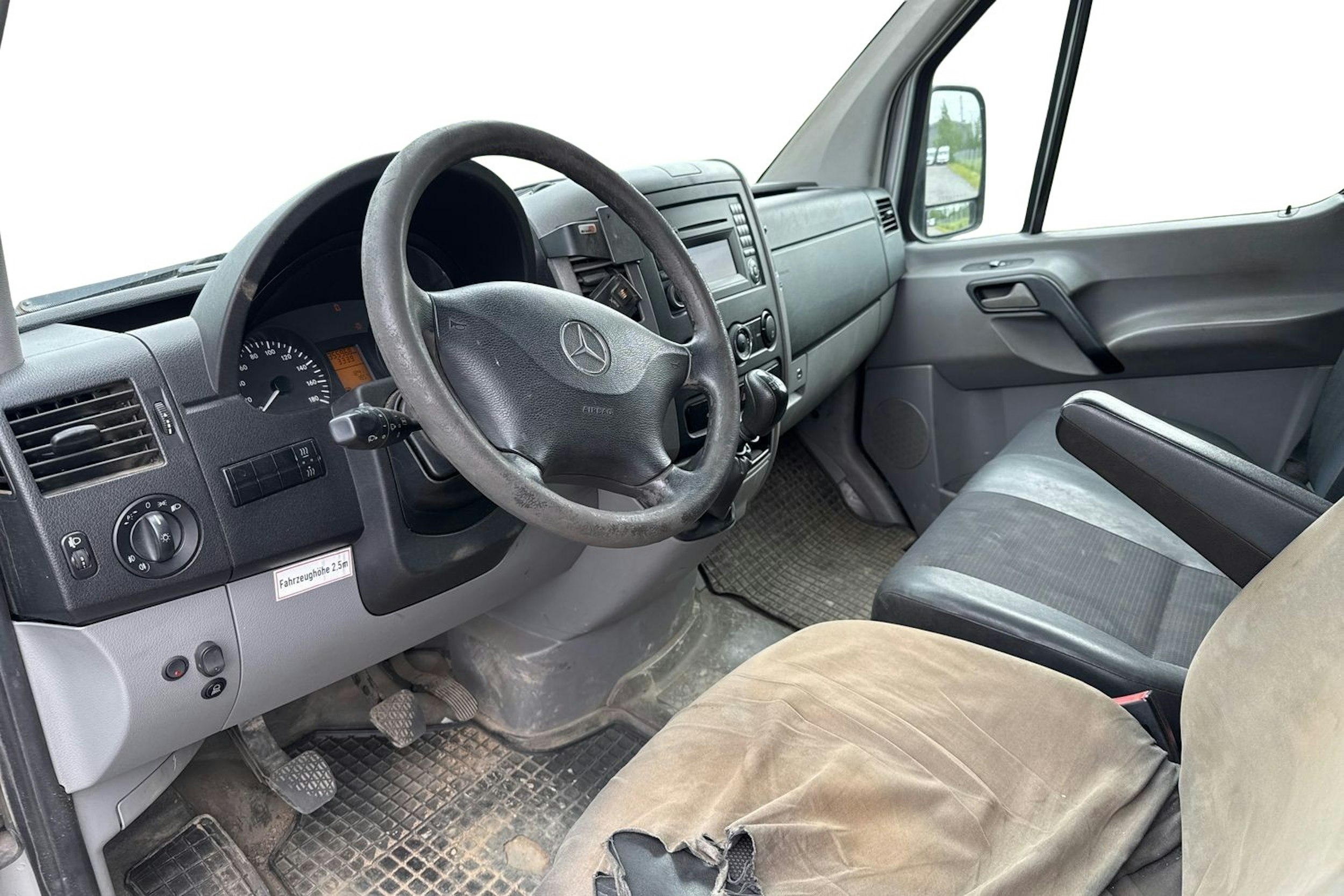 musta Mercedes-Benz Sprinter 2011 kuva 3.