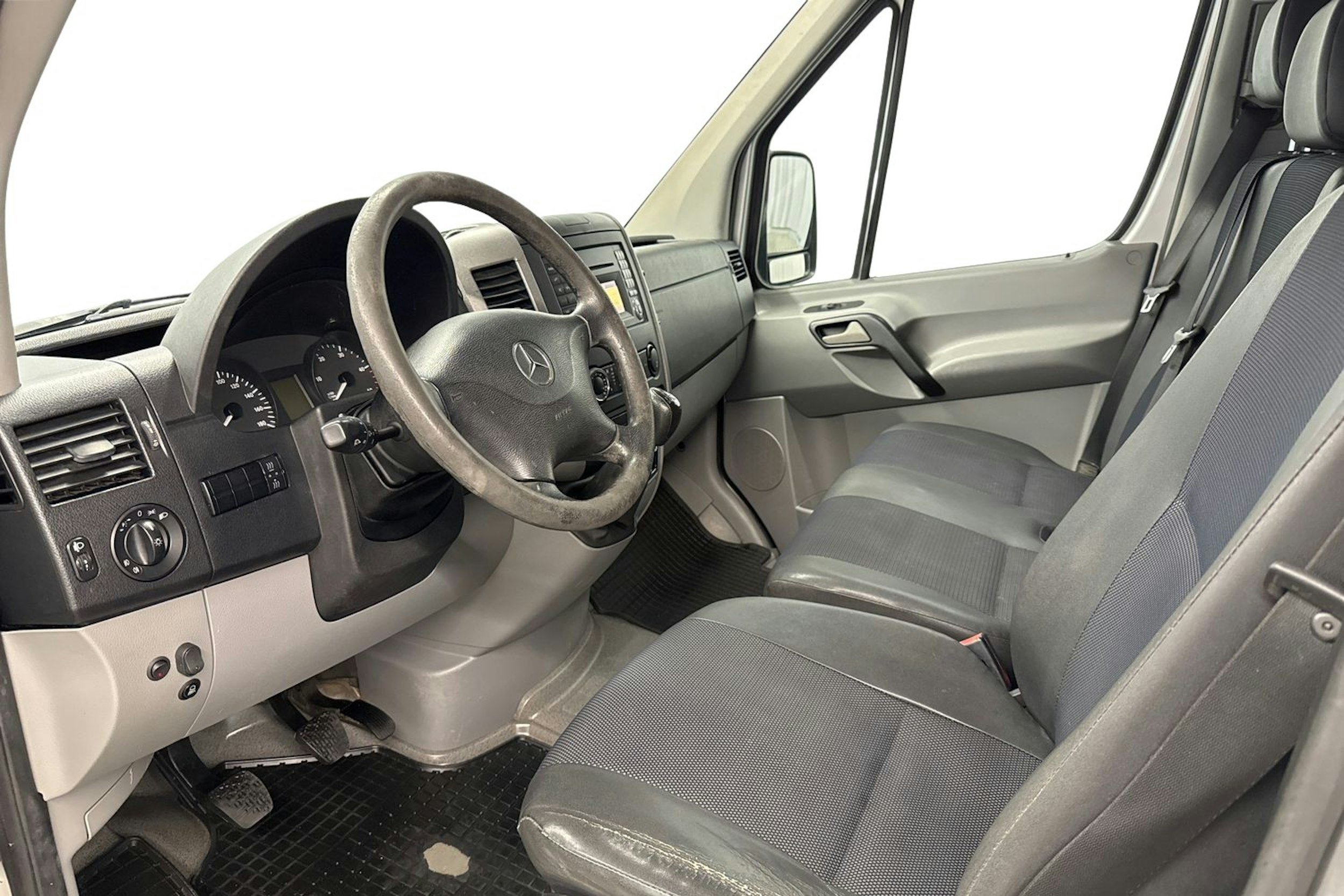 musta Mercedes-Benz Sprinter 2011 kuva 7.