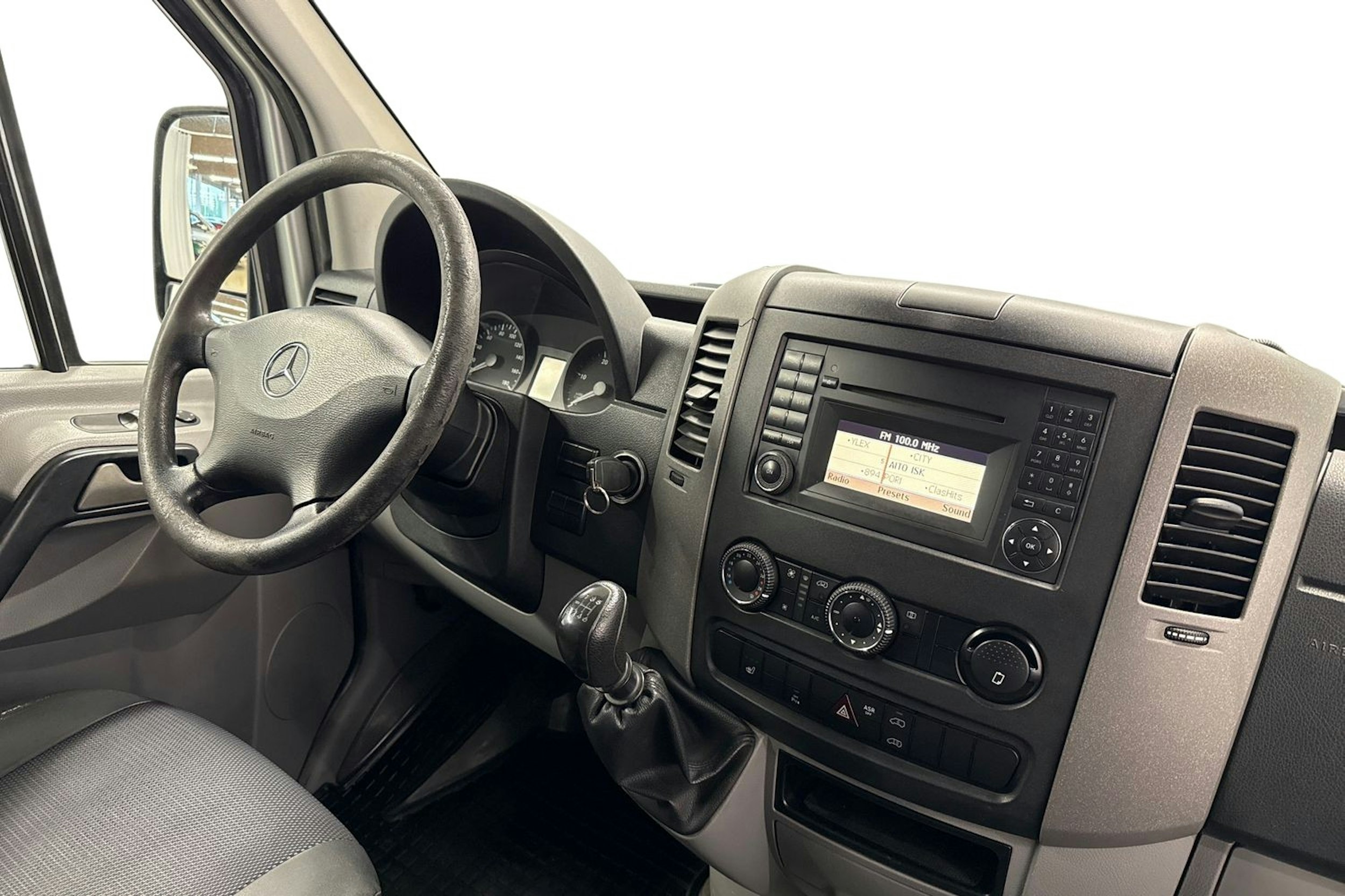 musta Mercedes-Benz Sprinter 2011 kuva 10.