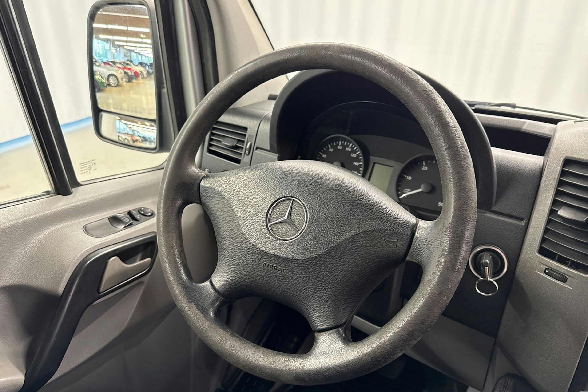 musta Mercedes-Benz Sprinter 2011 kuva 13.