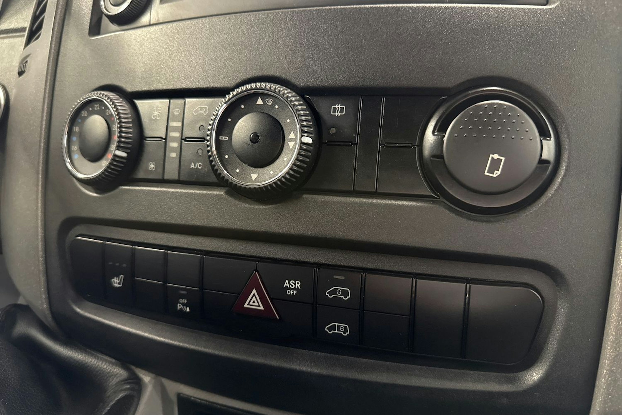 musta Mercedes-Benz Sprinter 2011 kuva 18.