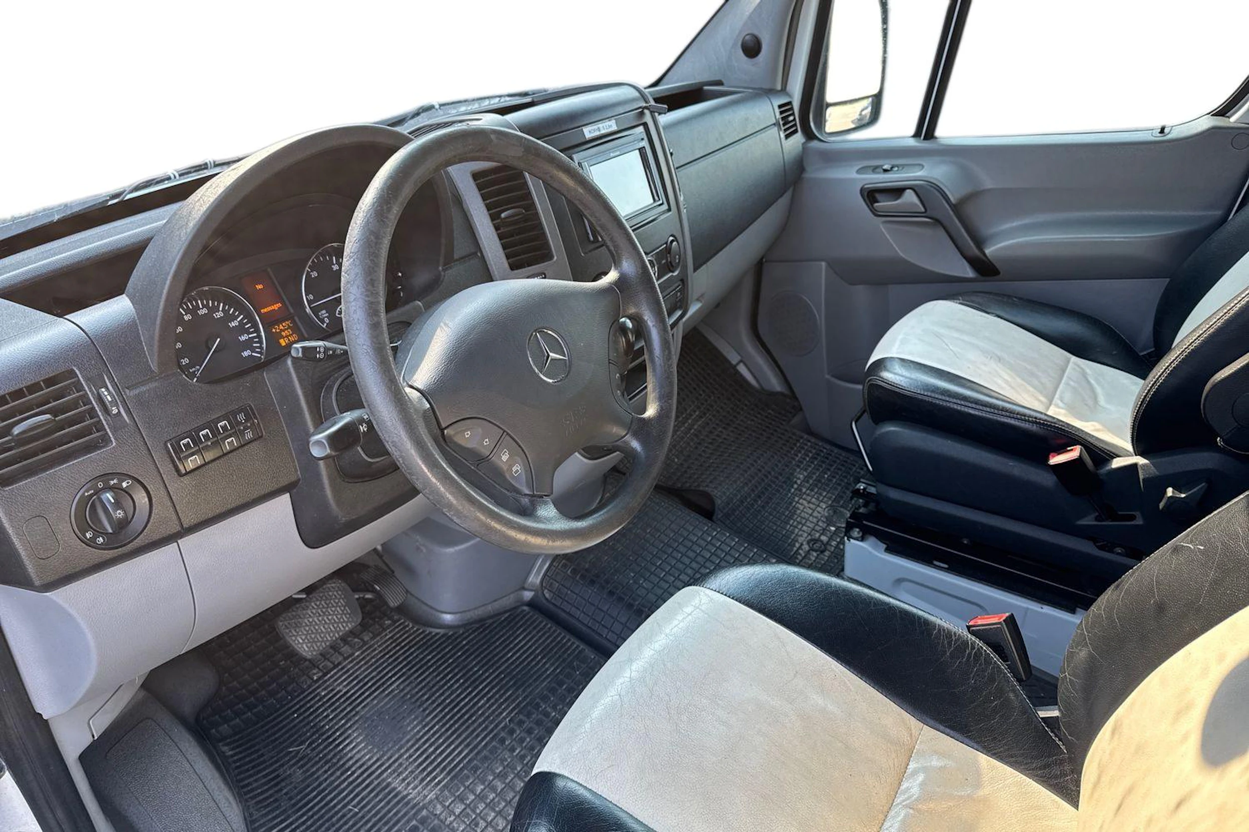 valkoinen Mercedes-Benz Sprinter 2012 kuva 3.