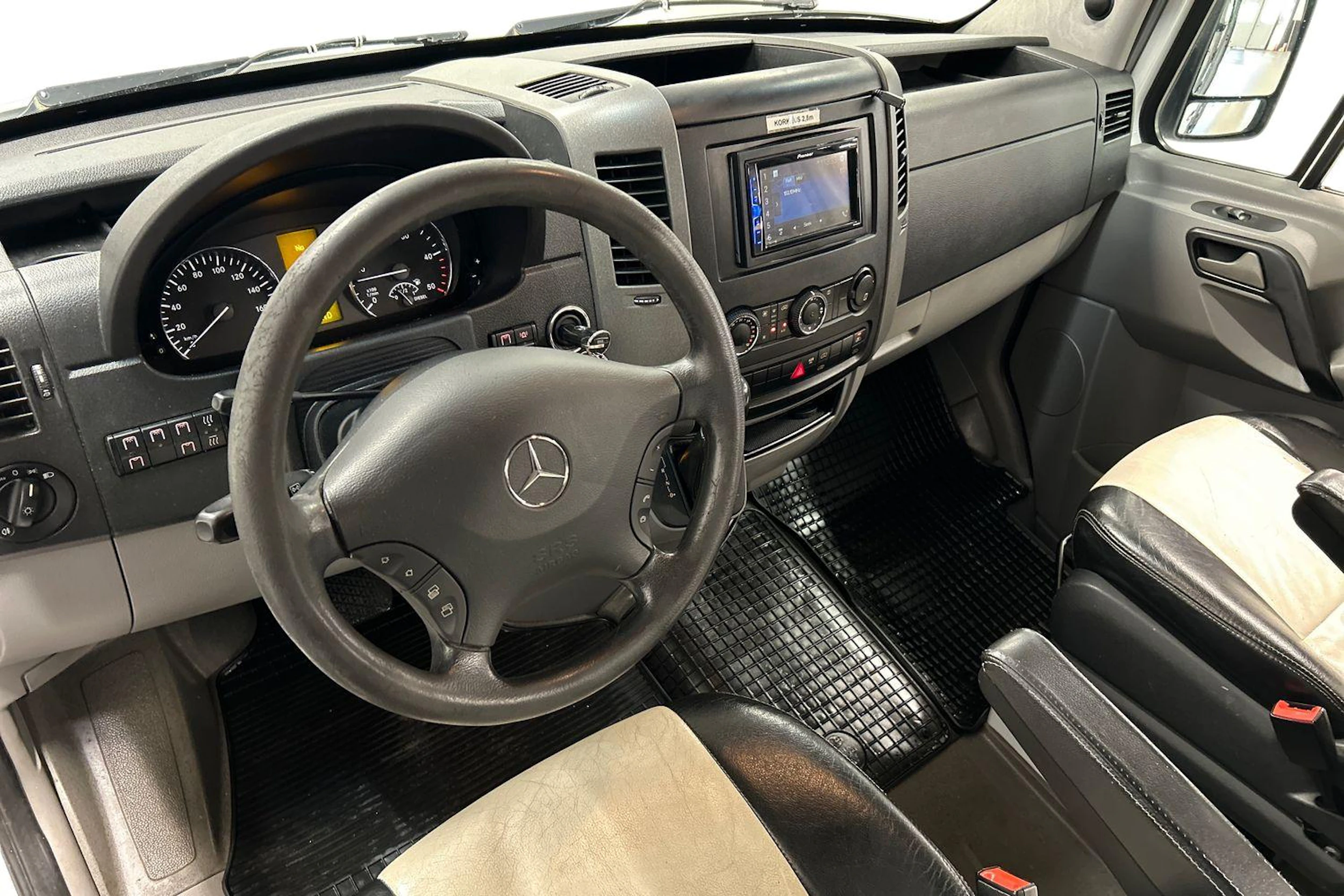valkoinen Mercedes-Benz Sprinter 2012 kuva 6.