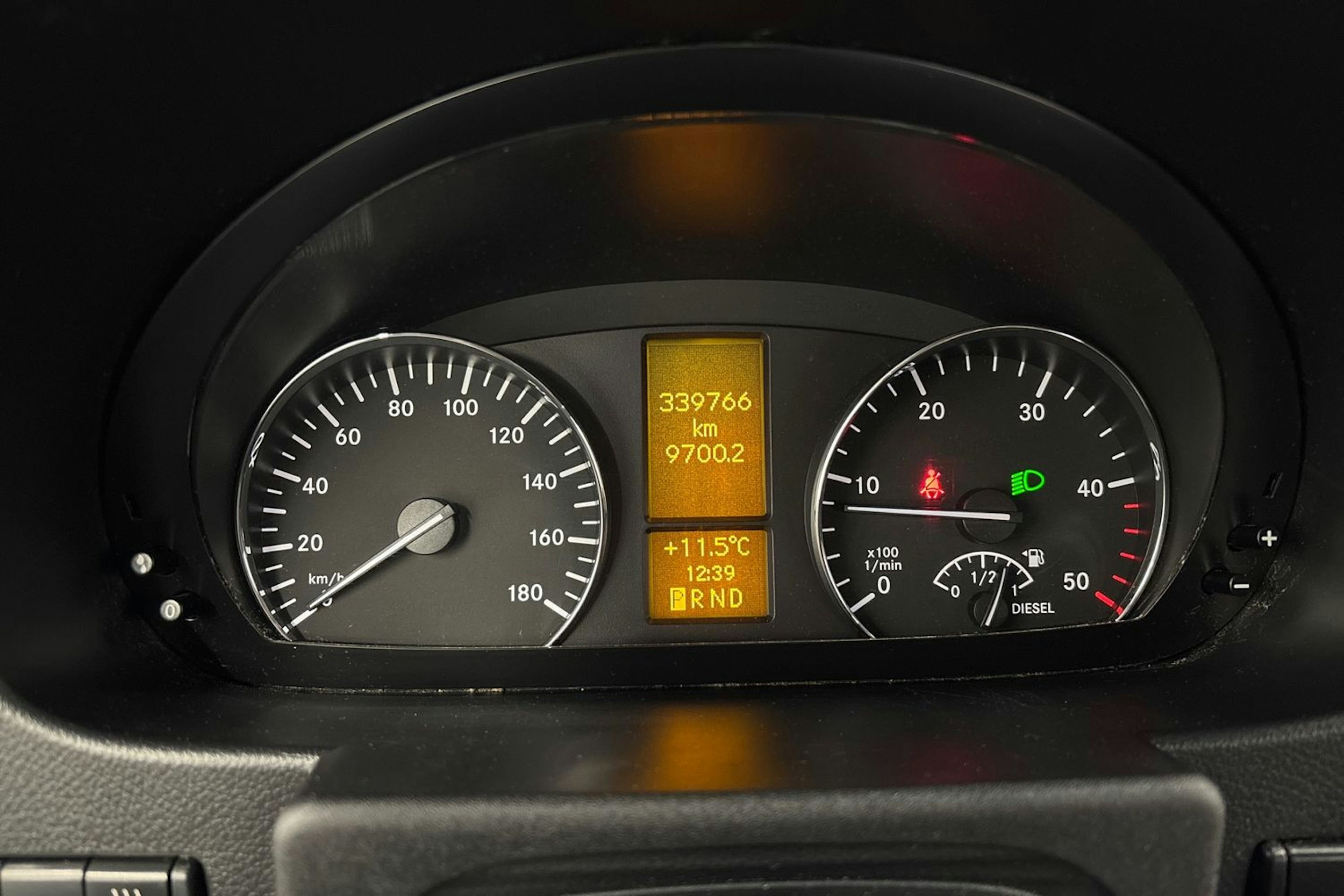 ruskea Mercedes-Benz Sprinter 2013 kuva 13.