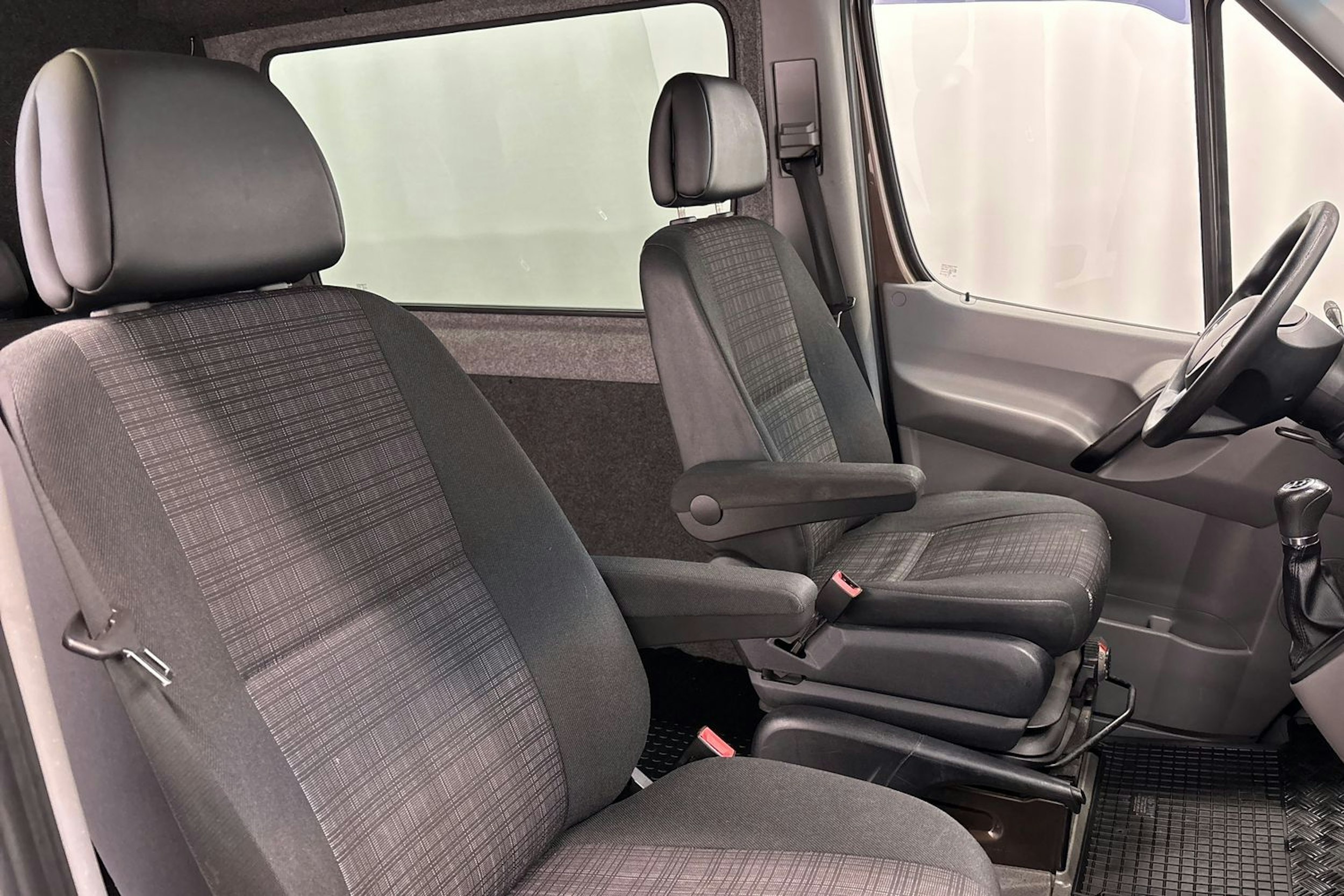 ruskea Mercedes-Benz Sprinter 2013 kuva 19.