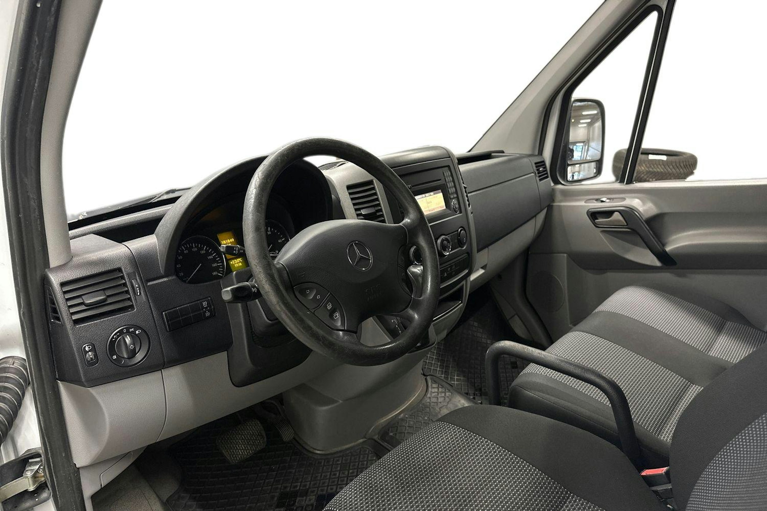 valkoinen Mercedes-Benz Sprinter 2013 kuva 9.