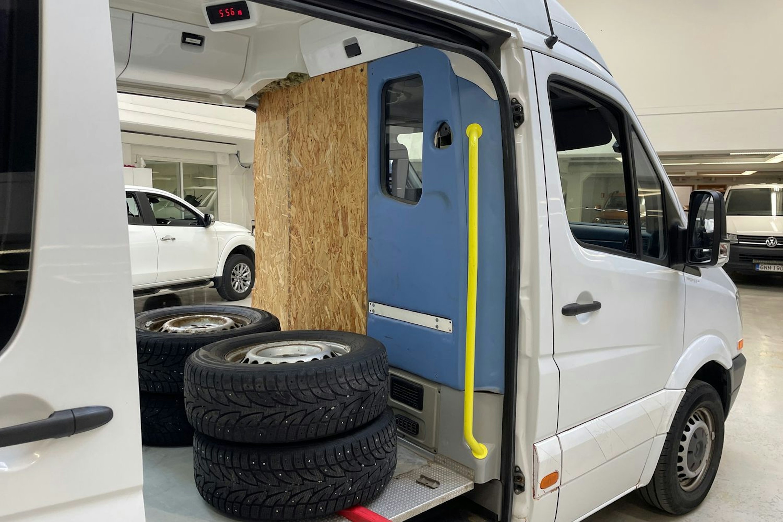 monivär. Mercedes-Benz Sprinter 2013 kuva 11.