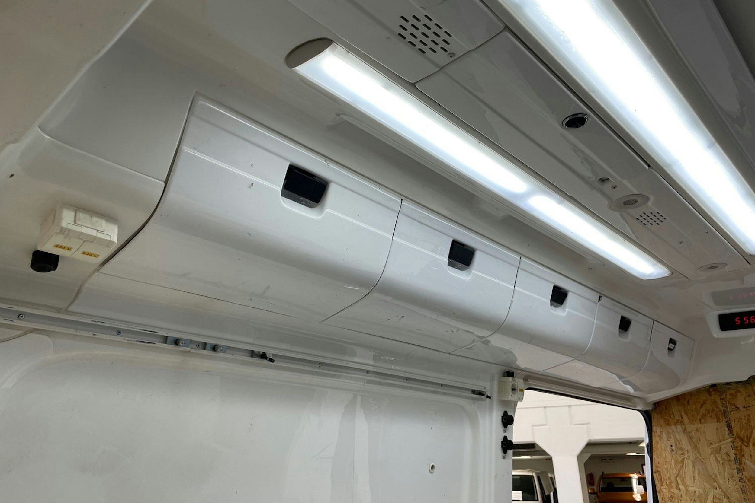 monivär. Mercedes-Benz Sprinter 2013 kuva 15.