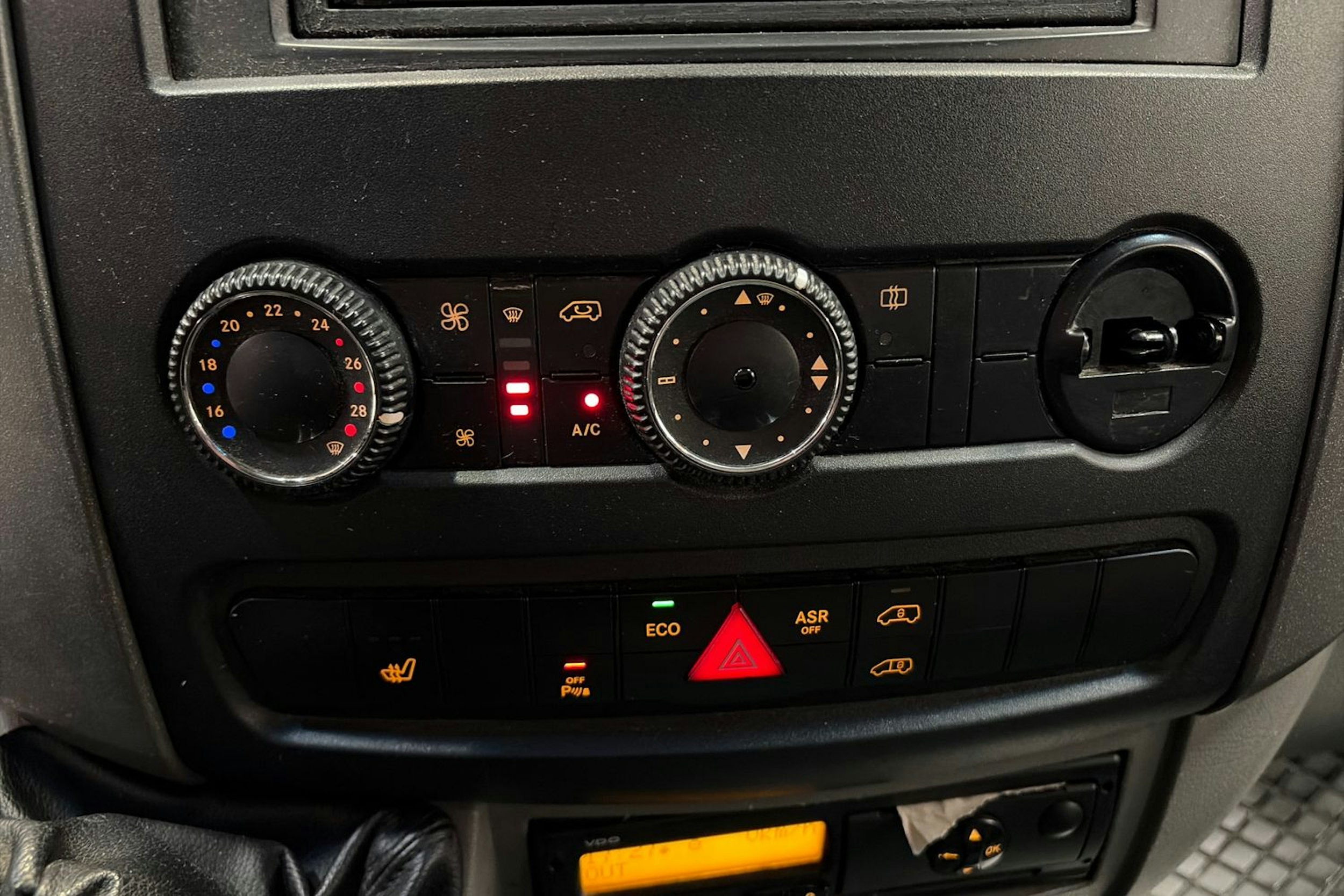 vihreä Mercedes-Benz Sprinter 2013 kuva 25.