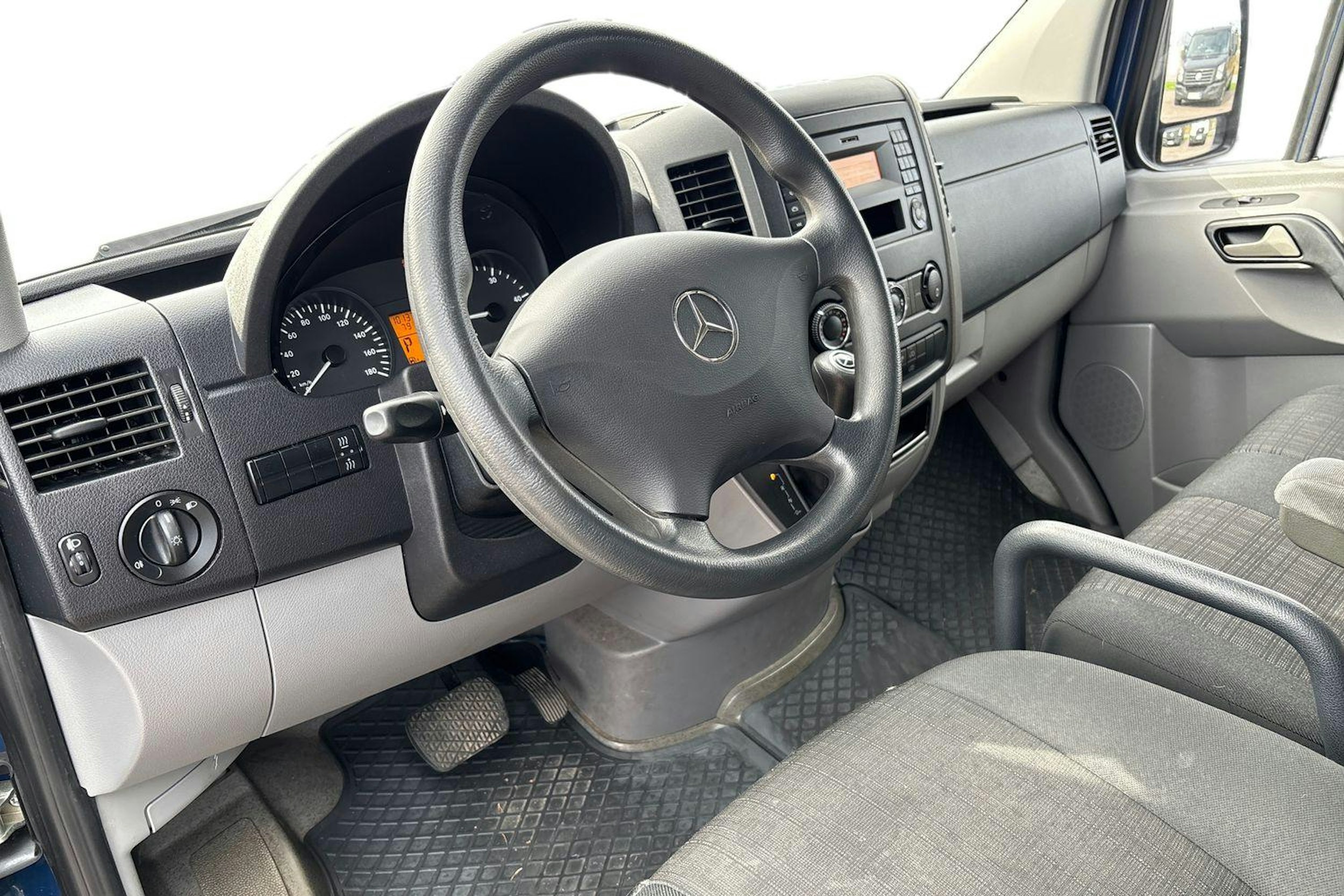 sininen Mercedes-Benz Sprinter 2014 kuva 3.