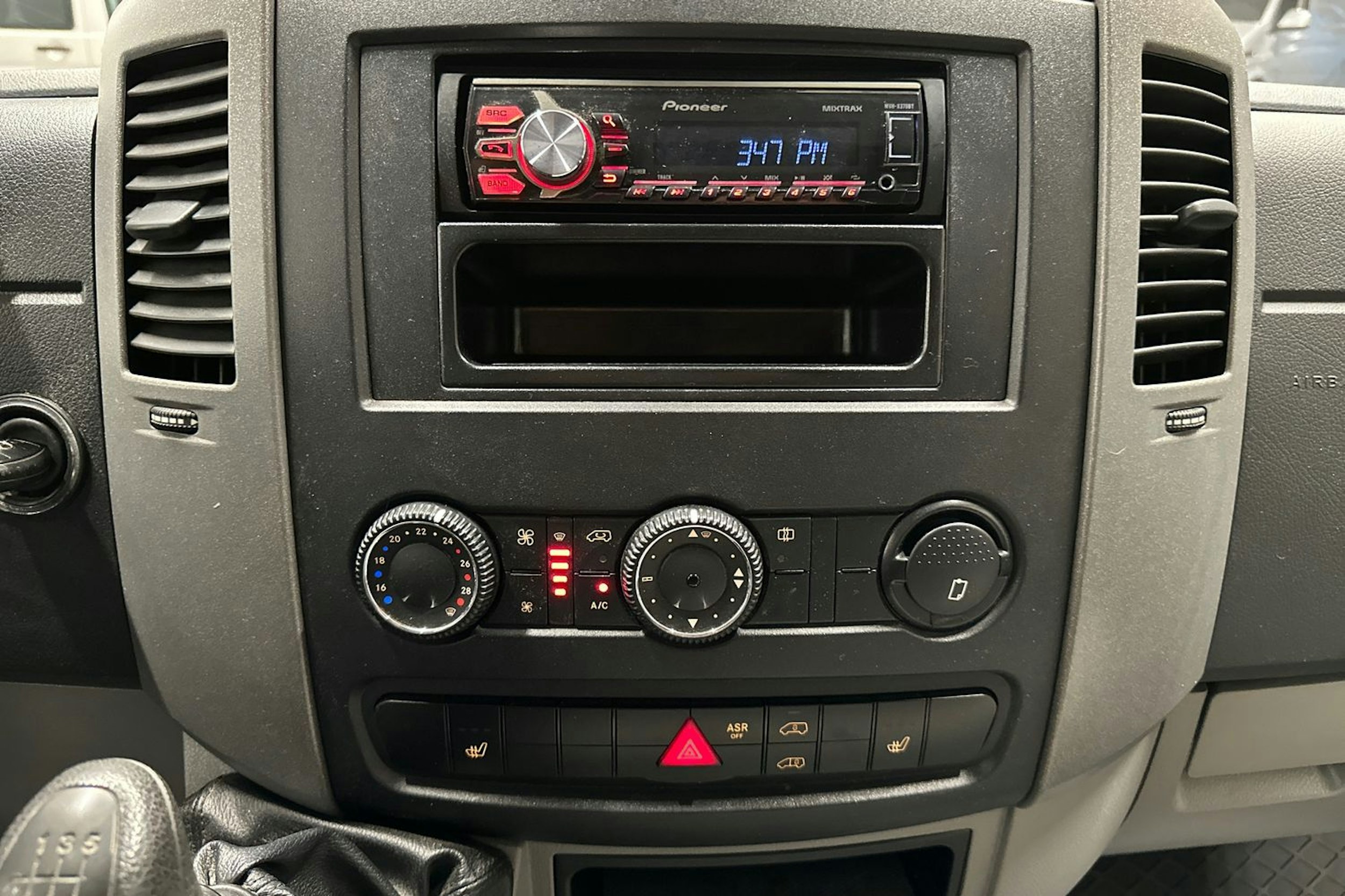 valkoinen Mercedes-Benz Sprinter 2014 kuva 19.