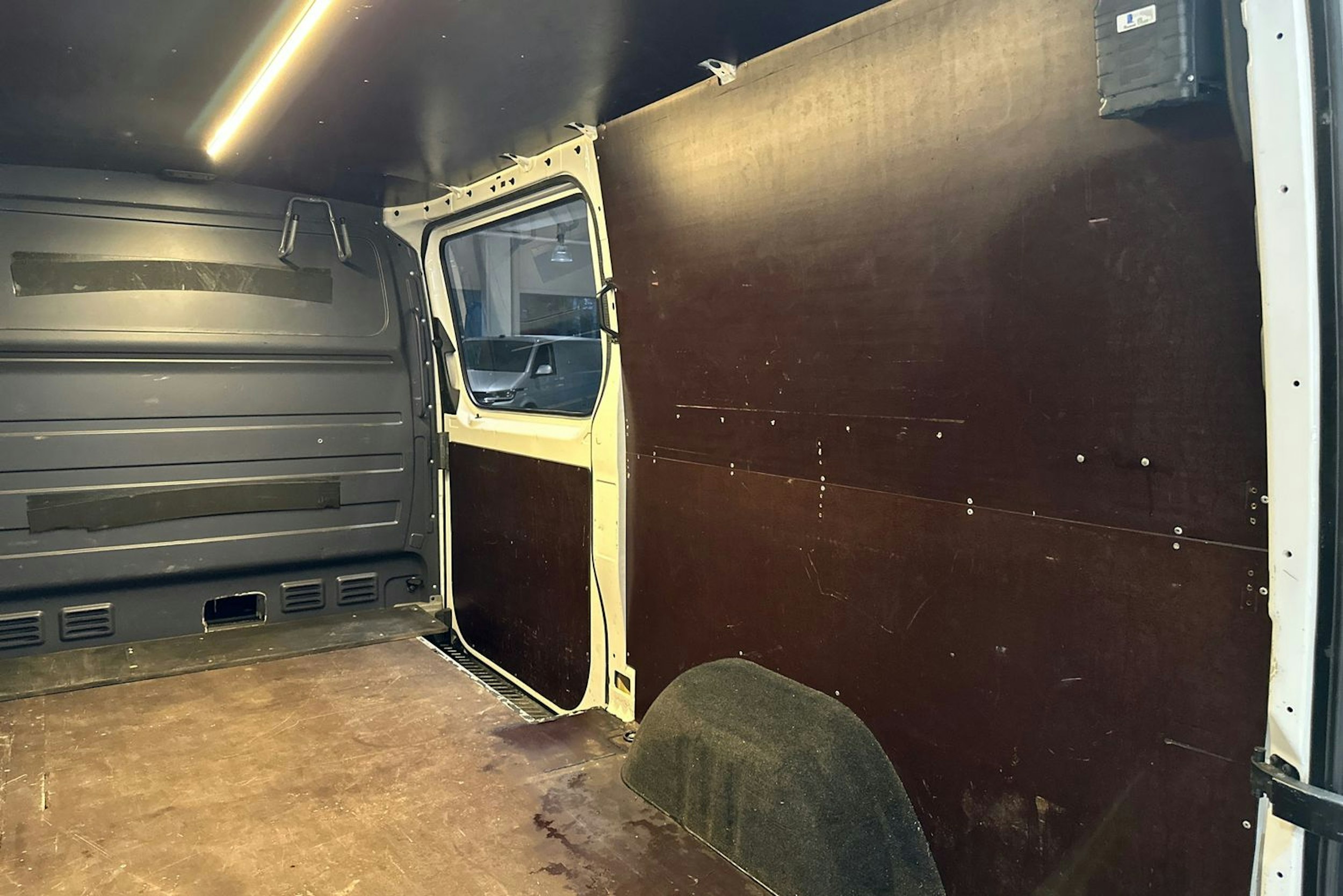 valkoinen Mercedes-Benz Sprinter 2014 kuva 27.