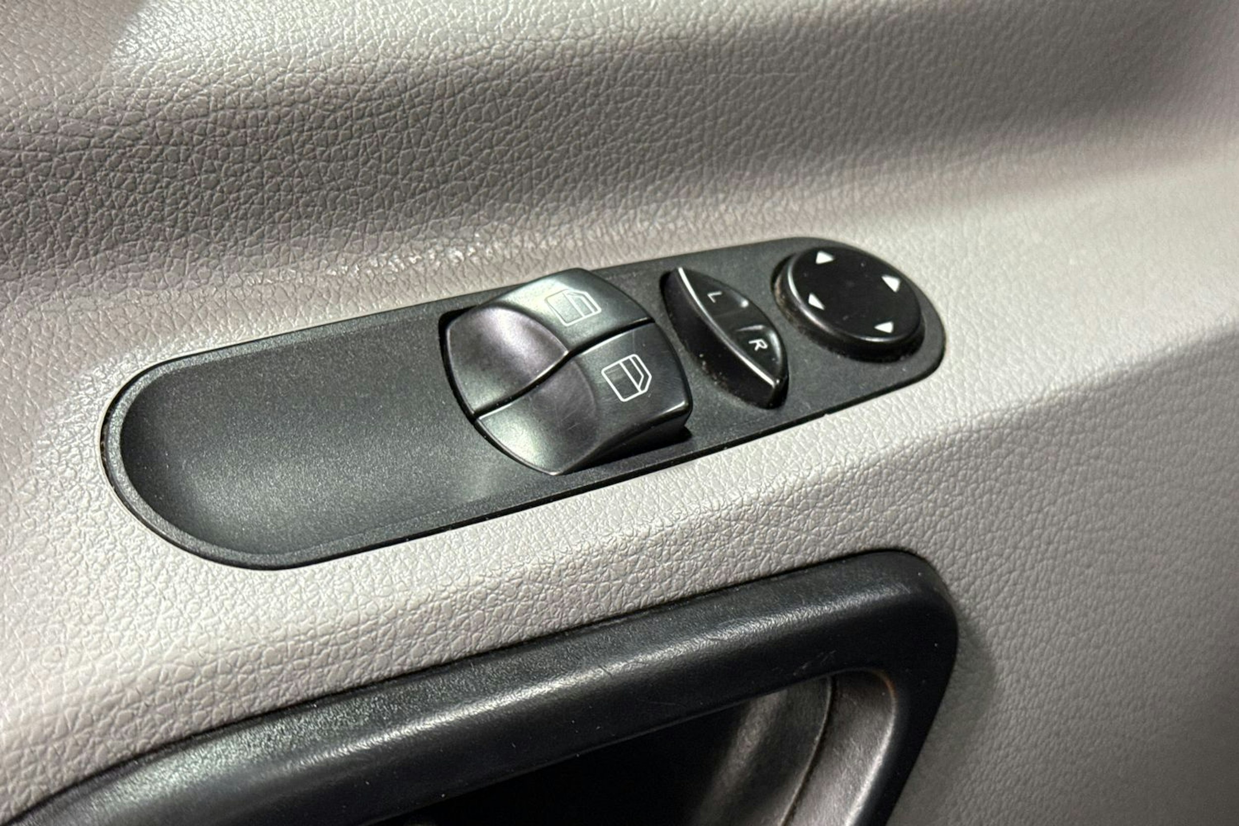 musta Mercedes-Benz Sprinter 2014 kuva 20.