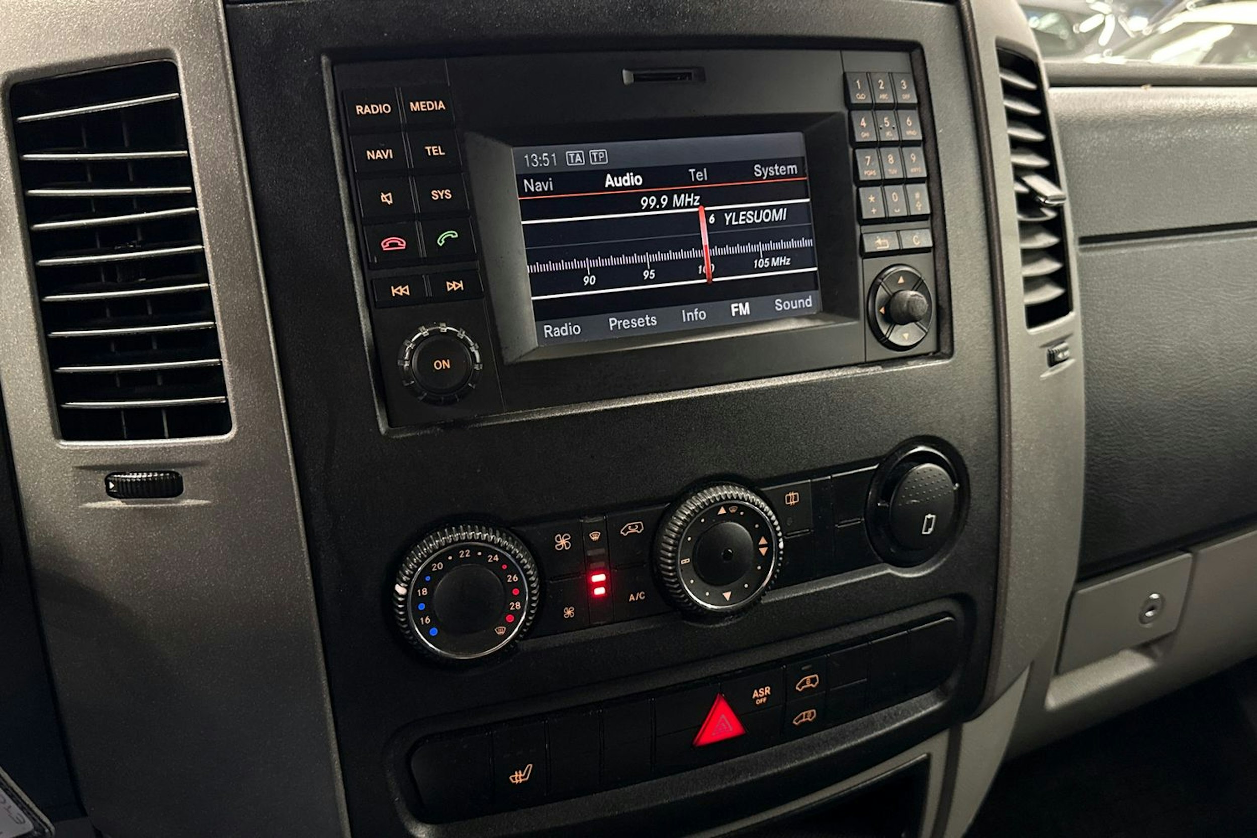 musta Mercedes-Benz Sprinter 2014 kuva 21.