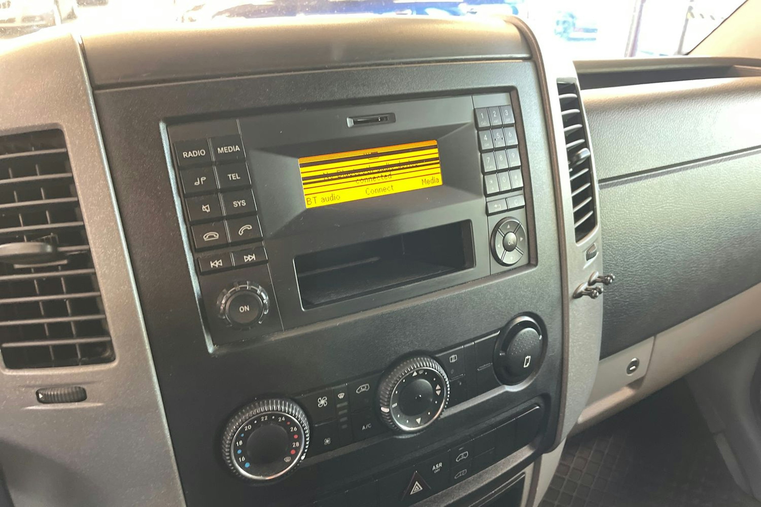 valkoinen Mercedes-Benz Sprinter 2014 kuva 14.