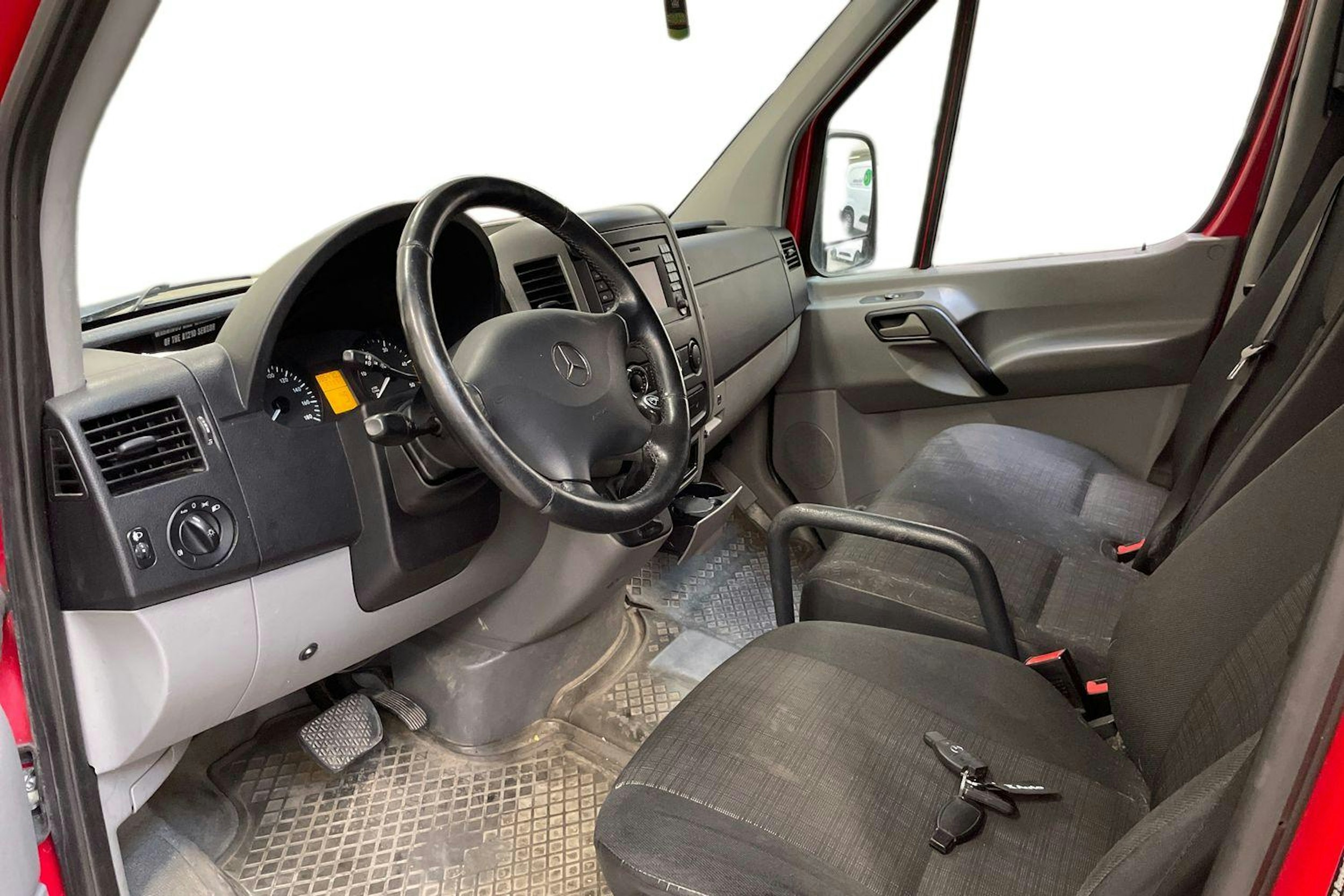punainen Mercedes-Benz Sprinter 2014 kuva 3.