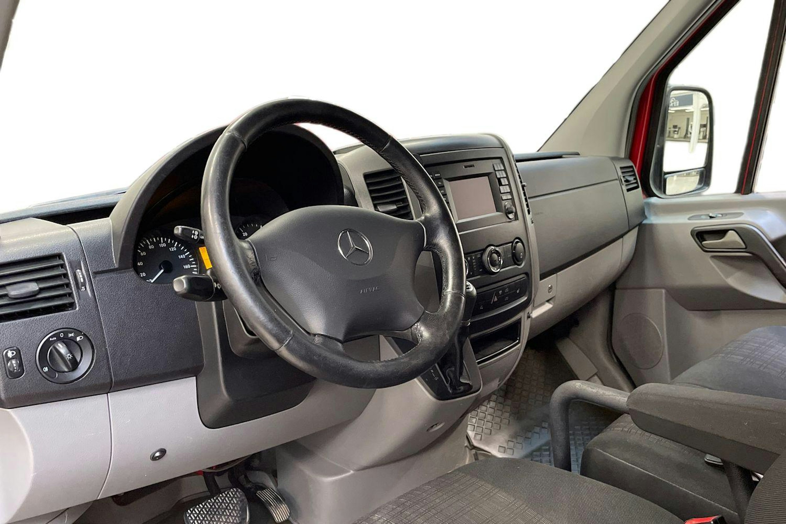 punainen Mercedes-Benz Sprinter 2014 kuva 9.