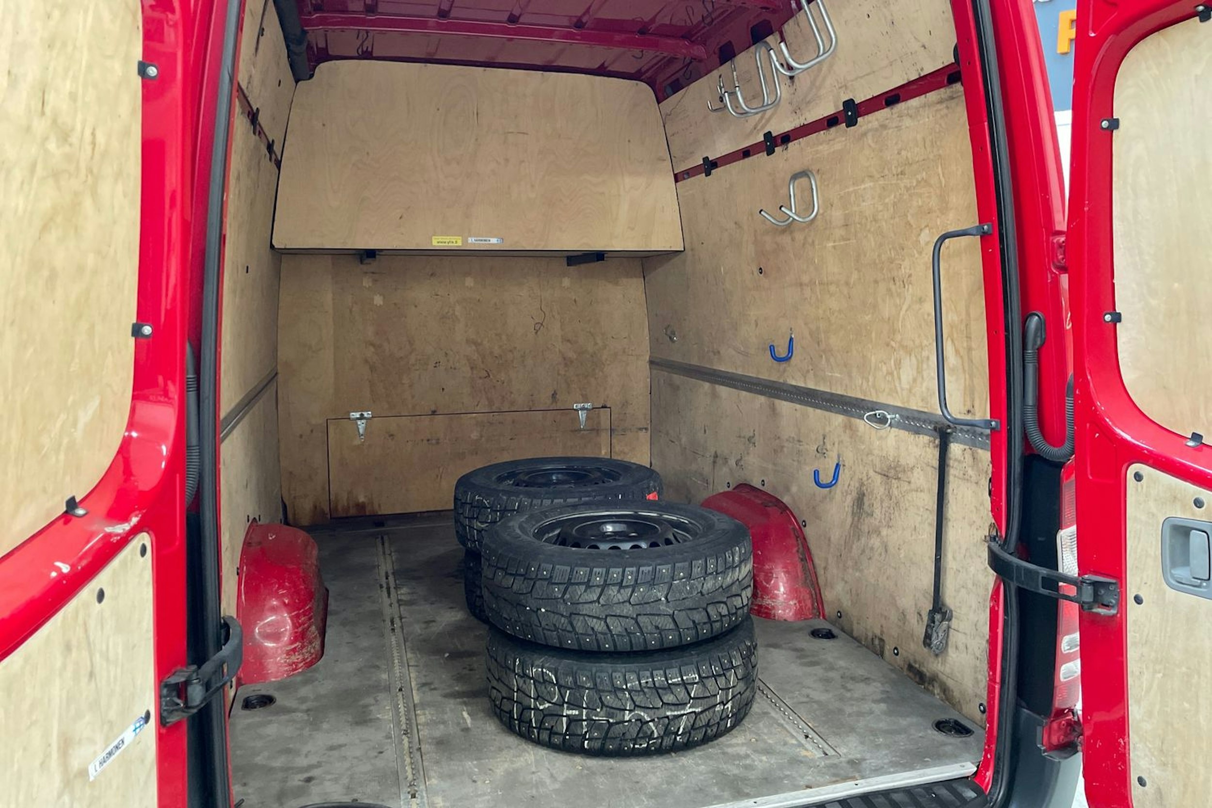 punainen Mercedes-Benz Sprinter 2014 kuva 15.