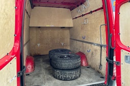 punainen Mercedes-Benz Sprinter 2014 kuva 15.