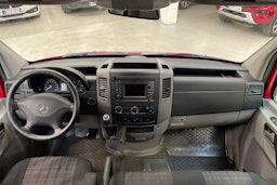punainen Mercedes-Benz Sprinter 2014 kuva 22.