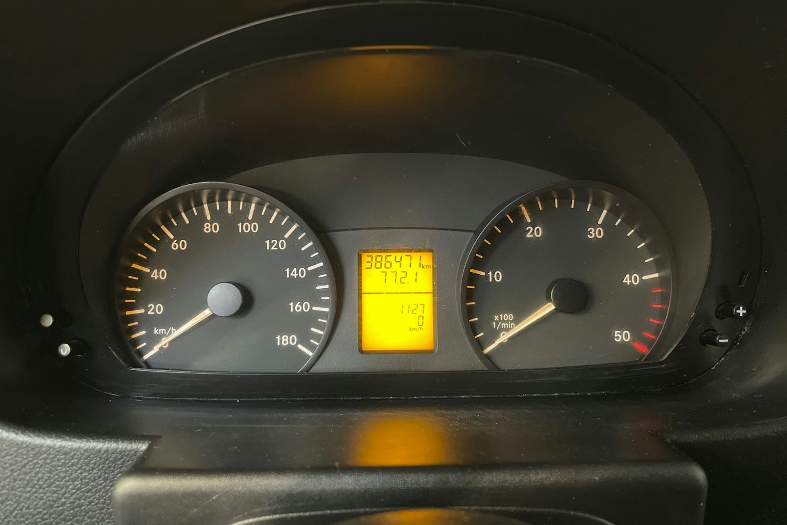 punainen Mercedes-Benz Sprinter 2014 kuva 23.