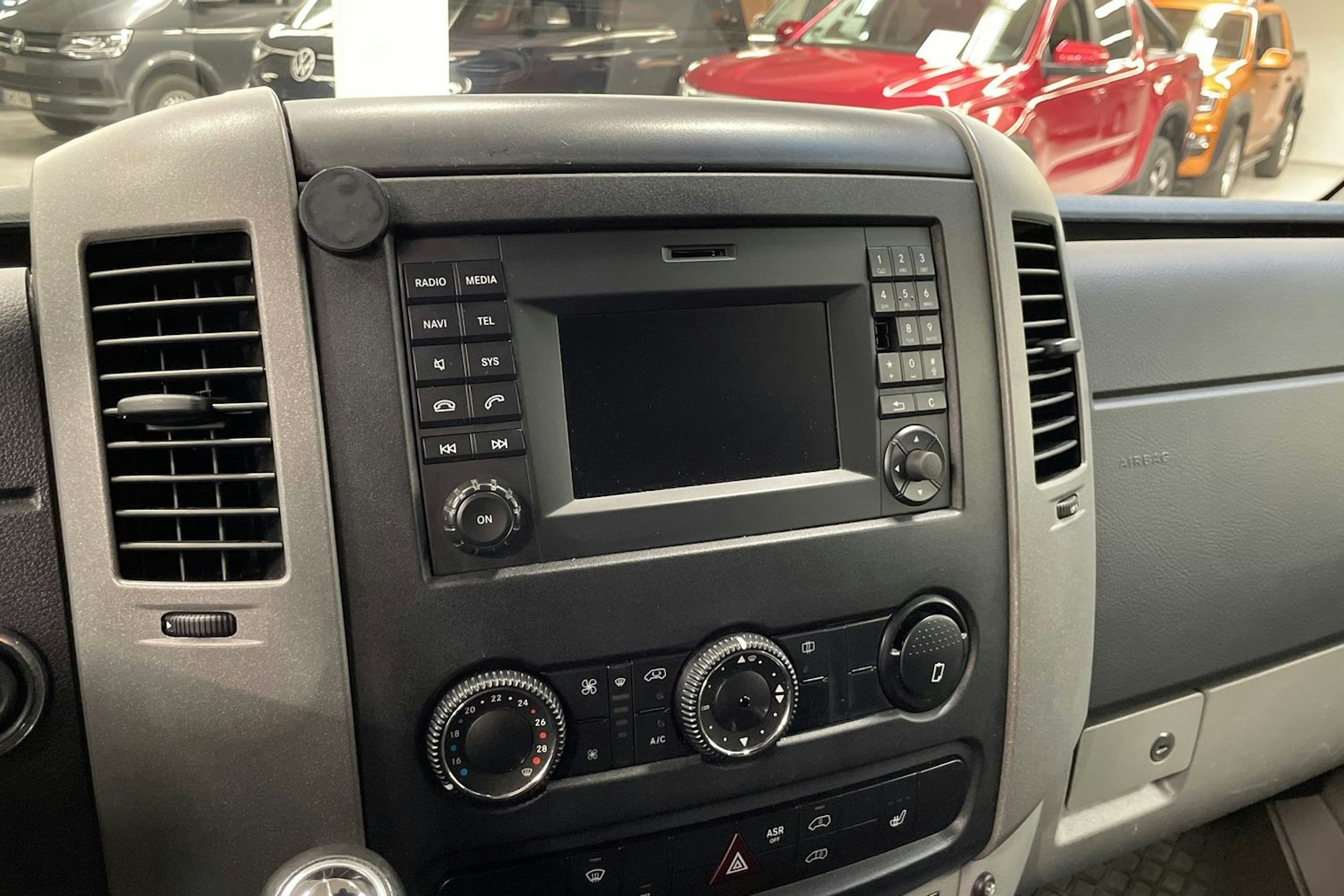 punainen Mercedes-Benz Sprinter 2014 kuva 24.