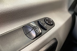 punainen Mercedes-Benz Sprinter 2014 kuva 27.