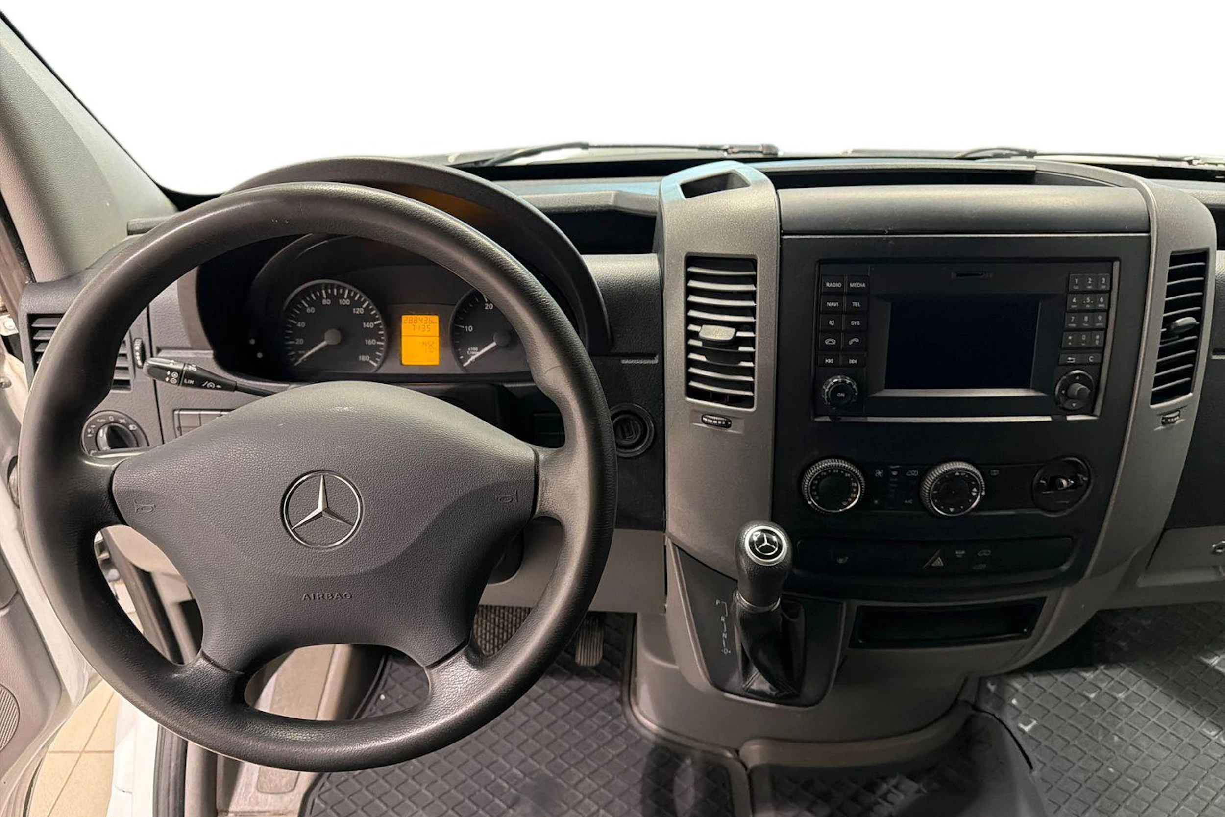 Valkoinen Mercedes-Benz Sprinter 2014 kuva 9.