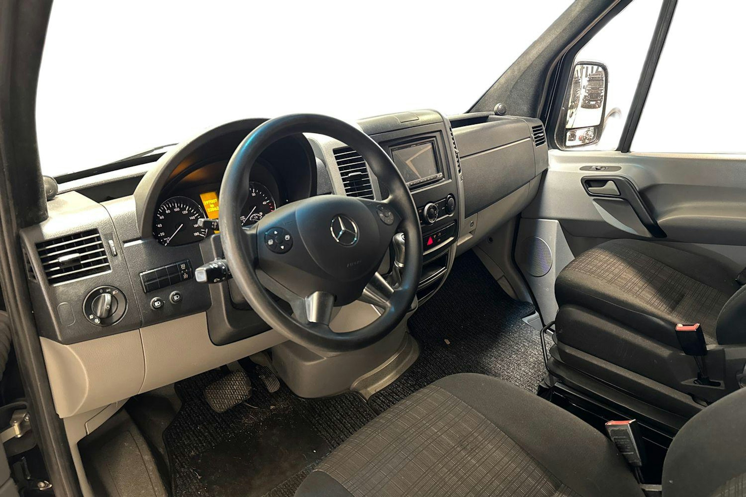 musta Mercedes-Benz Sprinter 2014 kuva 3.