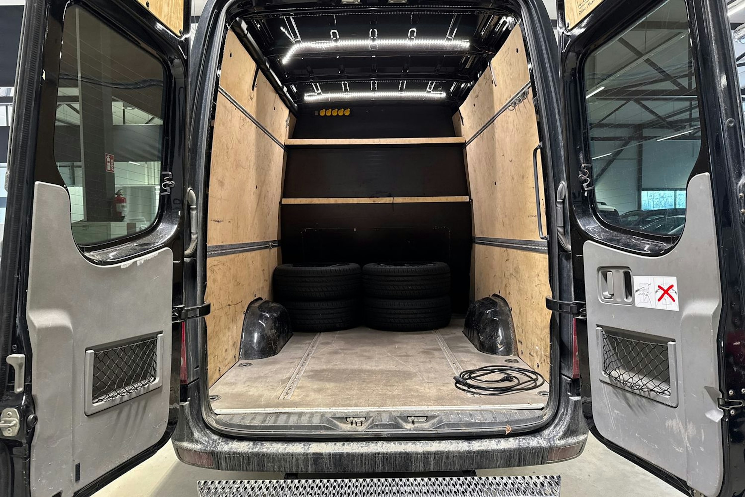 musta Mercedes-Benz Sprinter 2014 kuva 5.