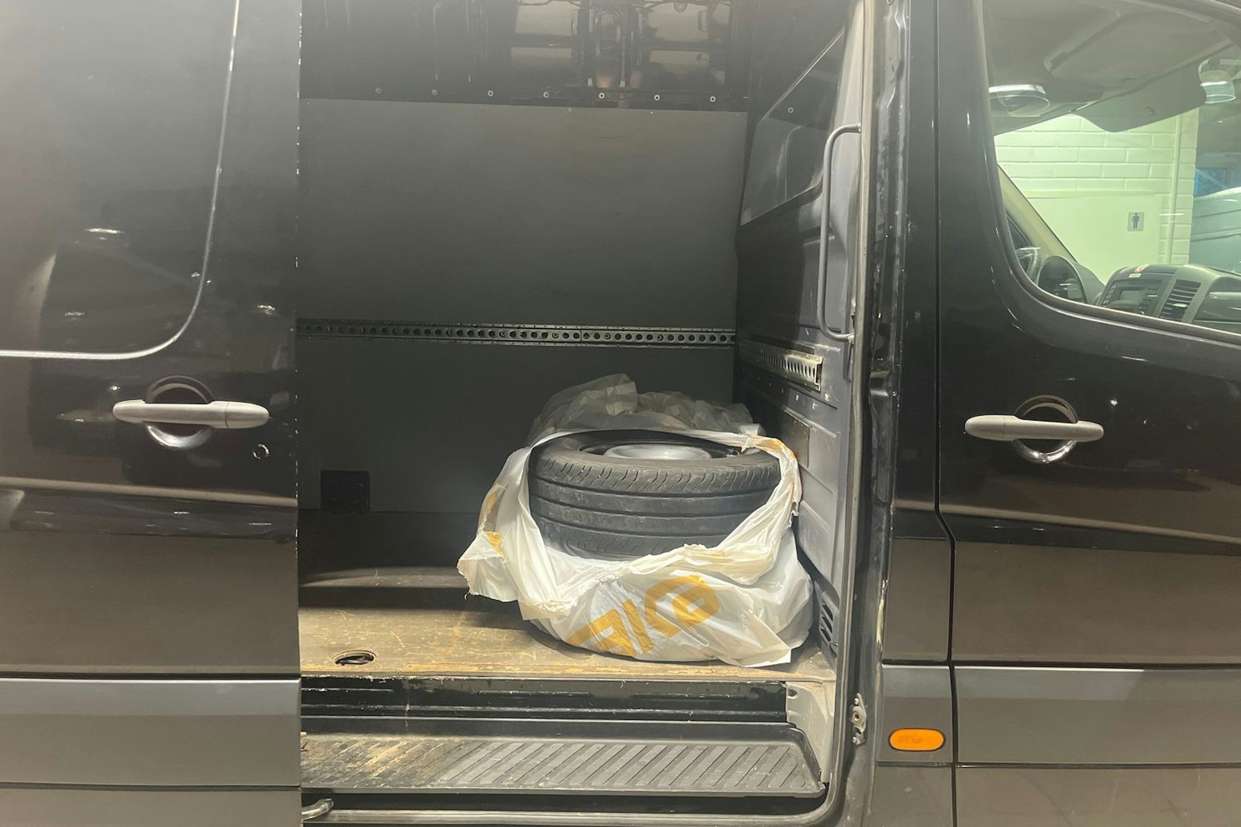 Musta Mercedes-Benz SPRINTER 2014 kuva 12.