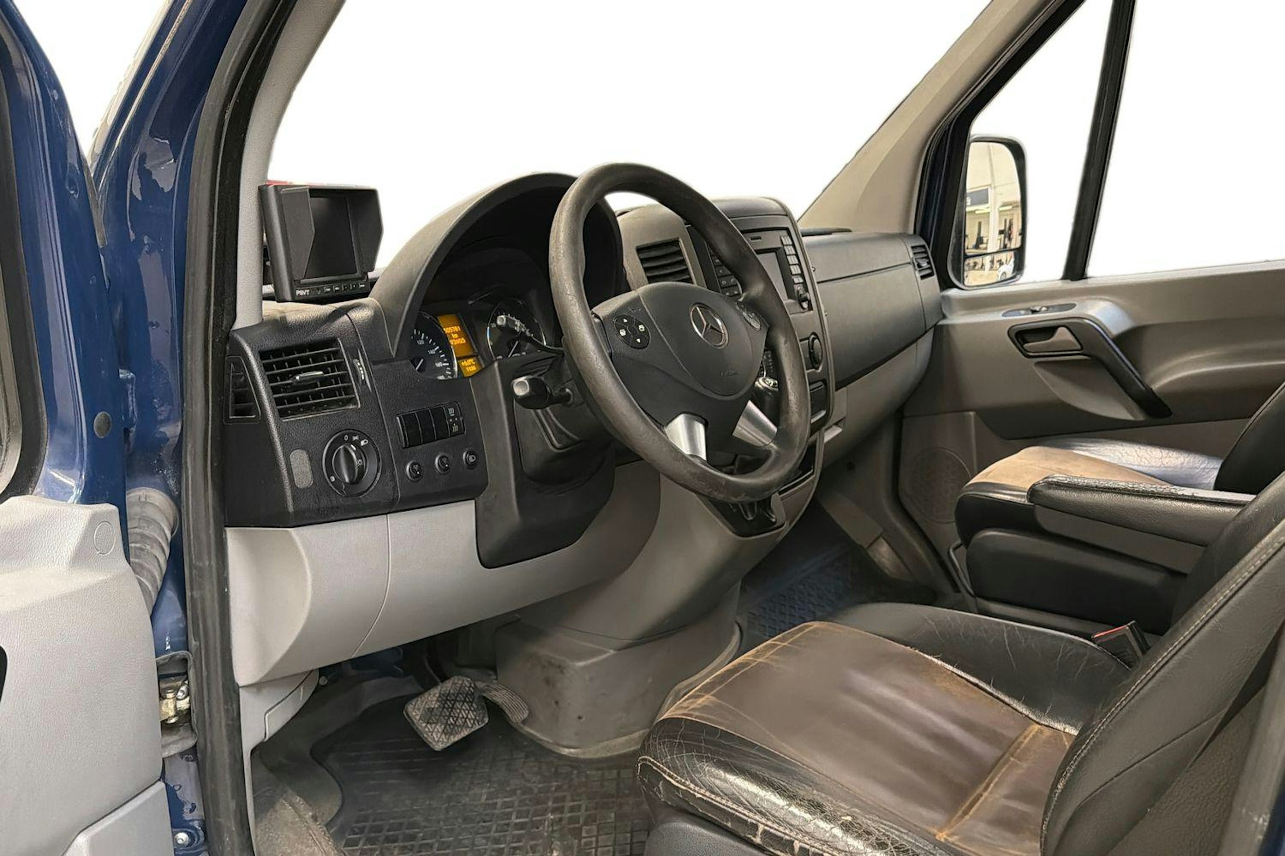 sininen Mercedes-Benz Sprinter 2015 kuva 6.