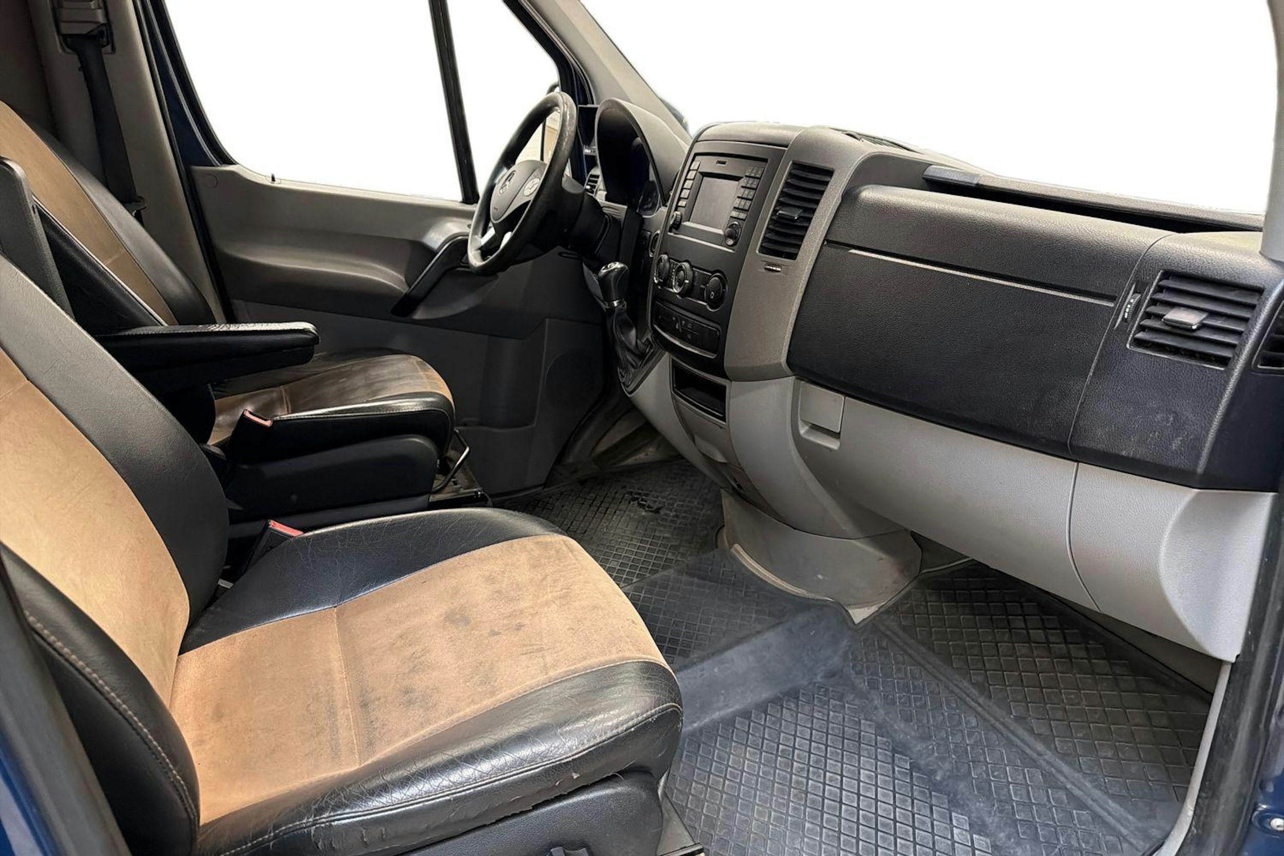 sininen Mercedes-Benz Sprinter 2015 kuva 8.