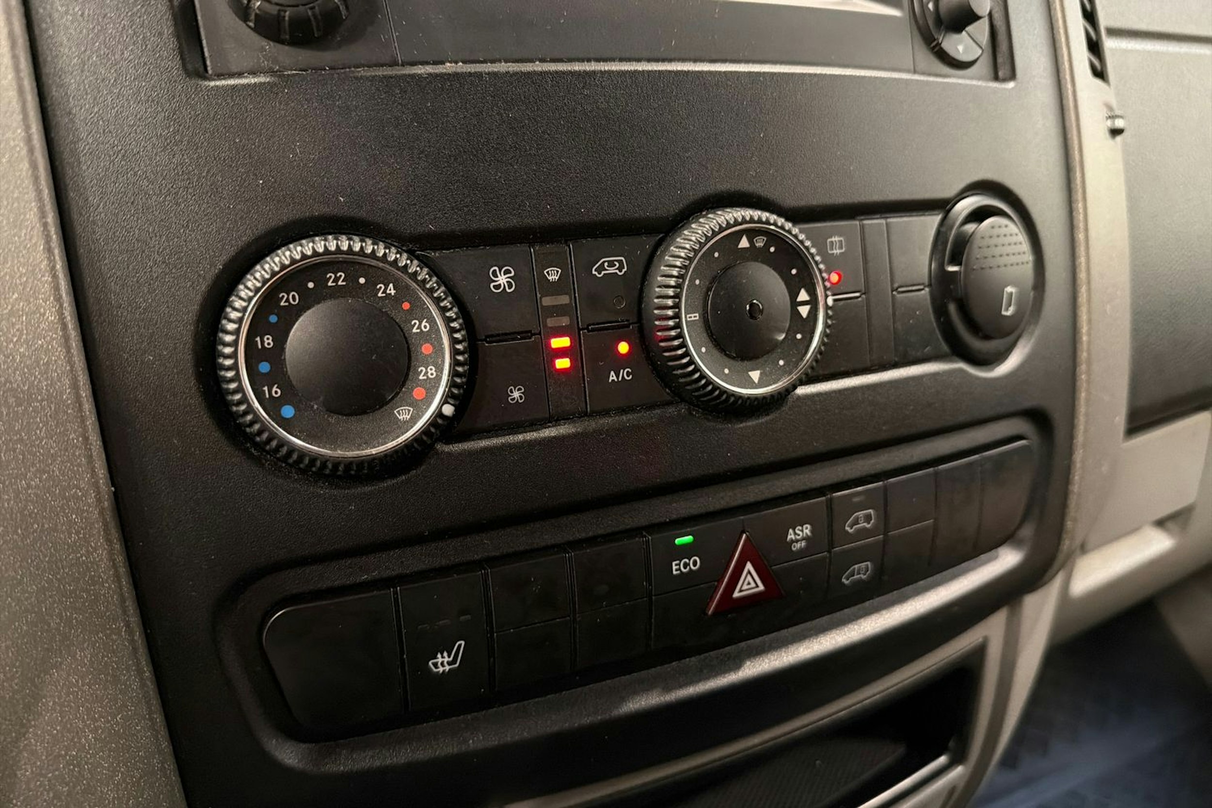 sininen Mercedes-Benz Sprinter 2015 kuva 14.